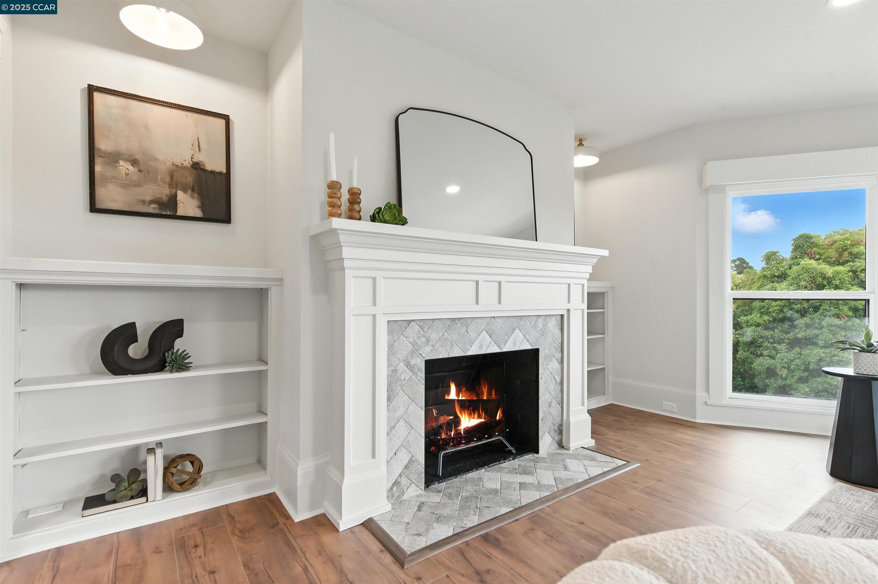 Detail Gallery Image 8 of 39 For 5020 Golden Gate Ave, Oakland,  CA 94618 - 4 Beds | 3 Baths