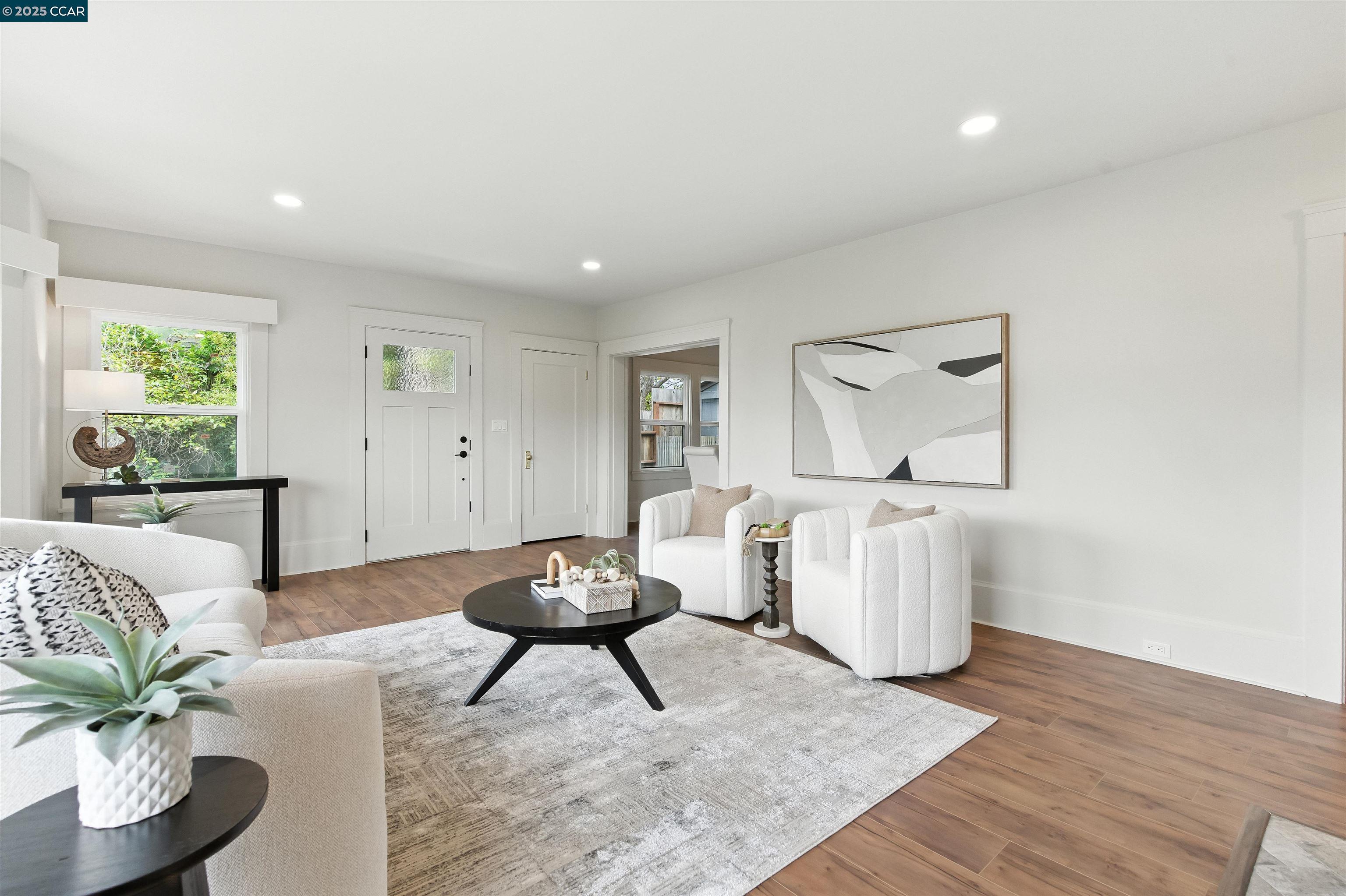 Detail Gallery Image 9 of 39 For 5020 Golden Gate Ave, Oakland,  CA 94618 - 4 Beds | 3 Baths