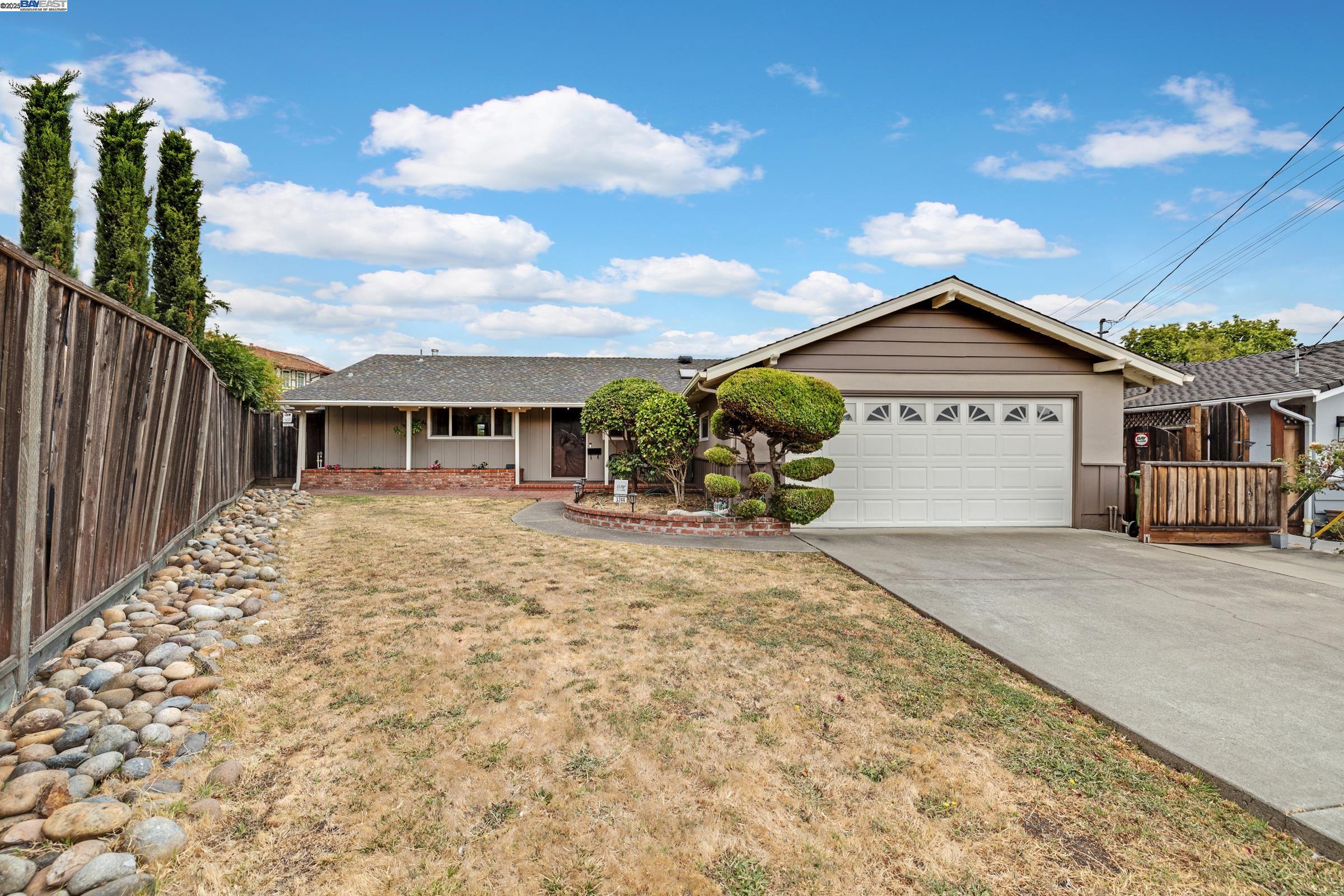 Detail Gallery Image 1 of 1 For 3244 Barrett Ct, Castro Valley,  CA 94546 - 3 Beds | 2 Baths