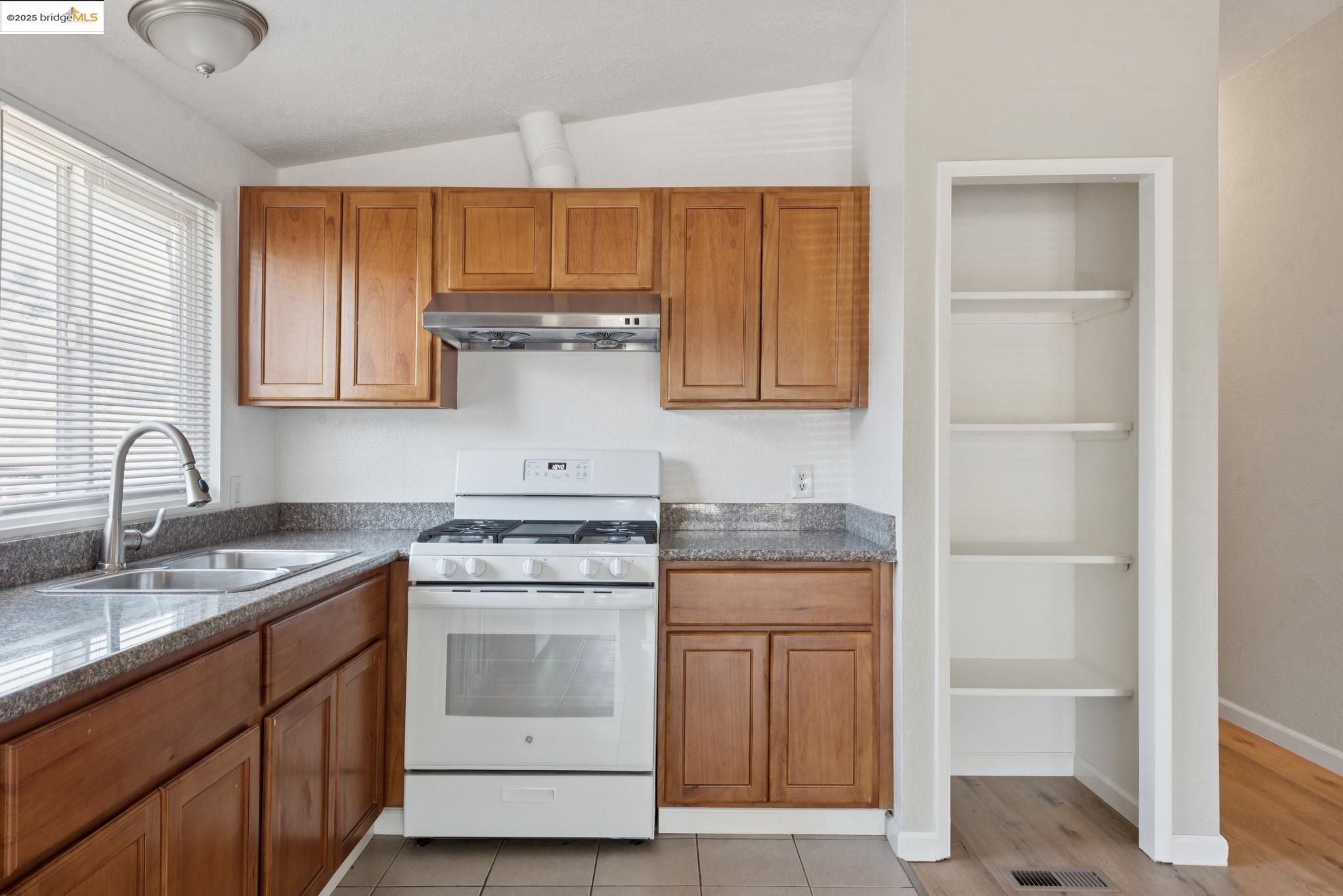 Detail Gallery Image 33 of 48 For 2455 89th Ave, Oakland,  CA 94605 - 6 Beds | 4 Baths