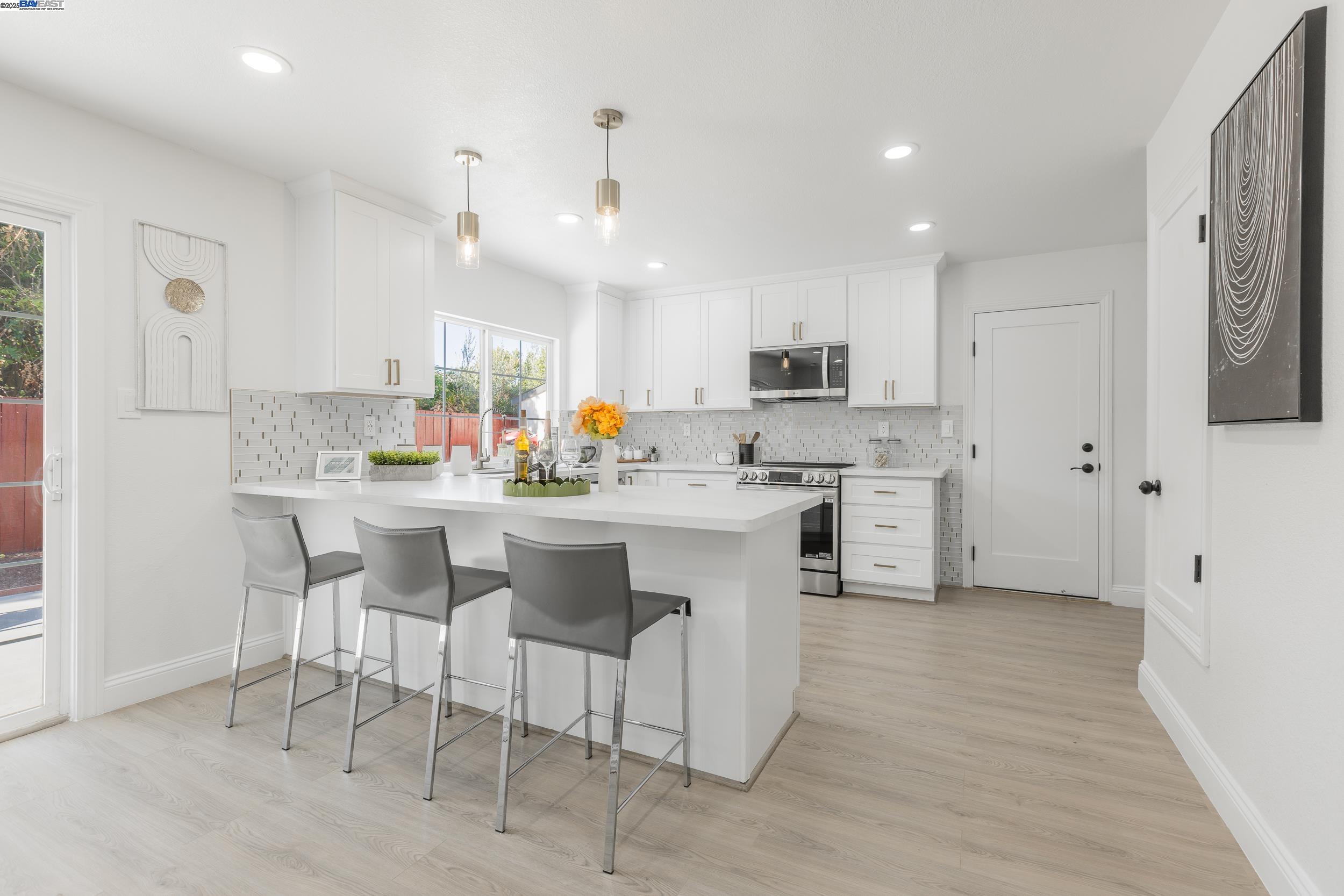 Detail Gallery Image 5 of 31 For 766 Joyce St, Livermore,  CA 94550 - 4 Beds | 2 Baths