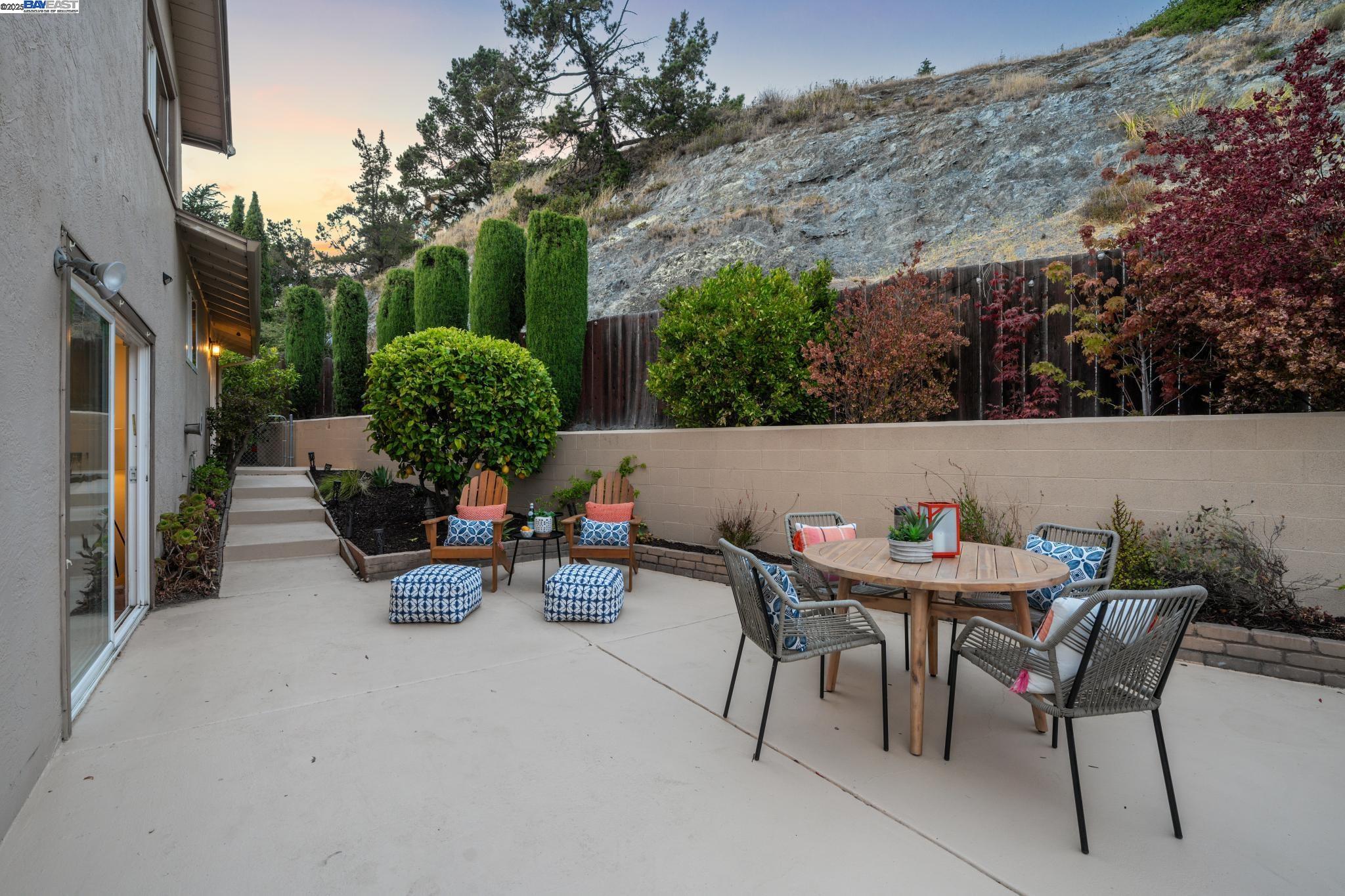 Detail Gallery Image 2 of 58 For 598 Crestmont Drive, Oakland,  CA 94619 - 4 Beds | 2/1 Baths