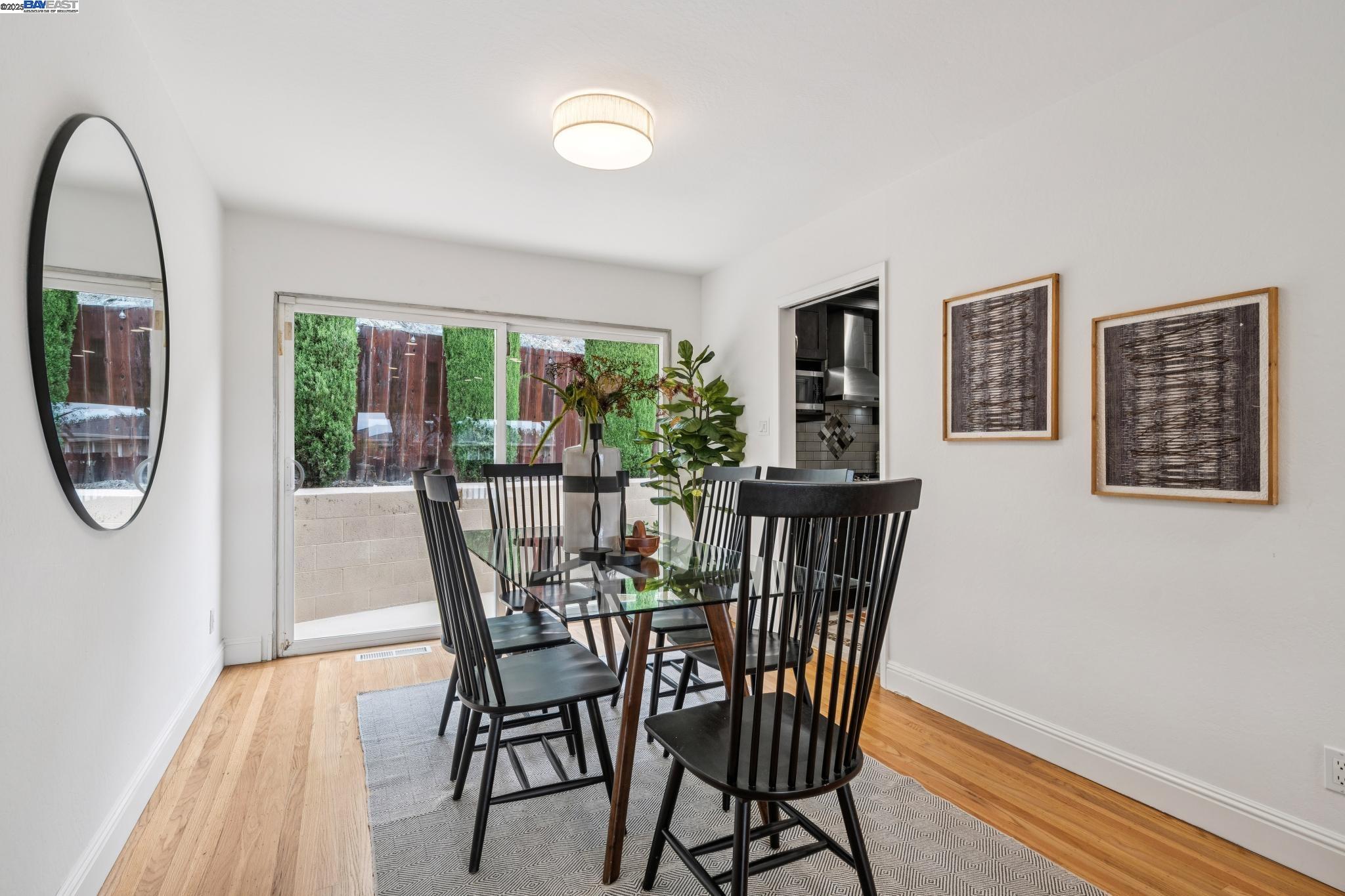 Detail Gallery Image 13 of 58 For 598 Crestmont Drive, Oakland,  CA 94619 - 4 Beds | 2/1 Baths