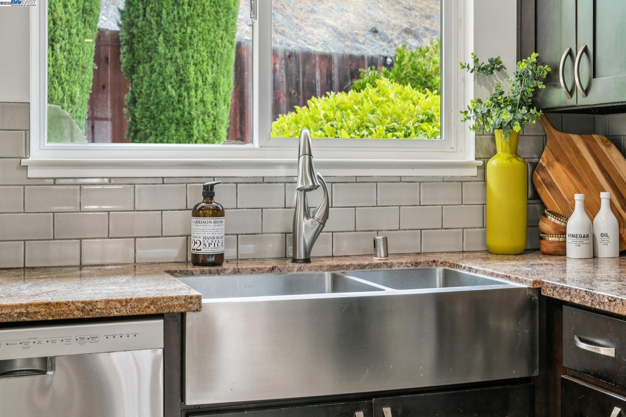 Detail Gallery Image 17 of 58 For 598 Crestmont Drive, Oakland,  CA 94619 - 4 Beds | 2/1 Baths