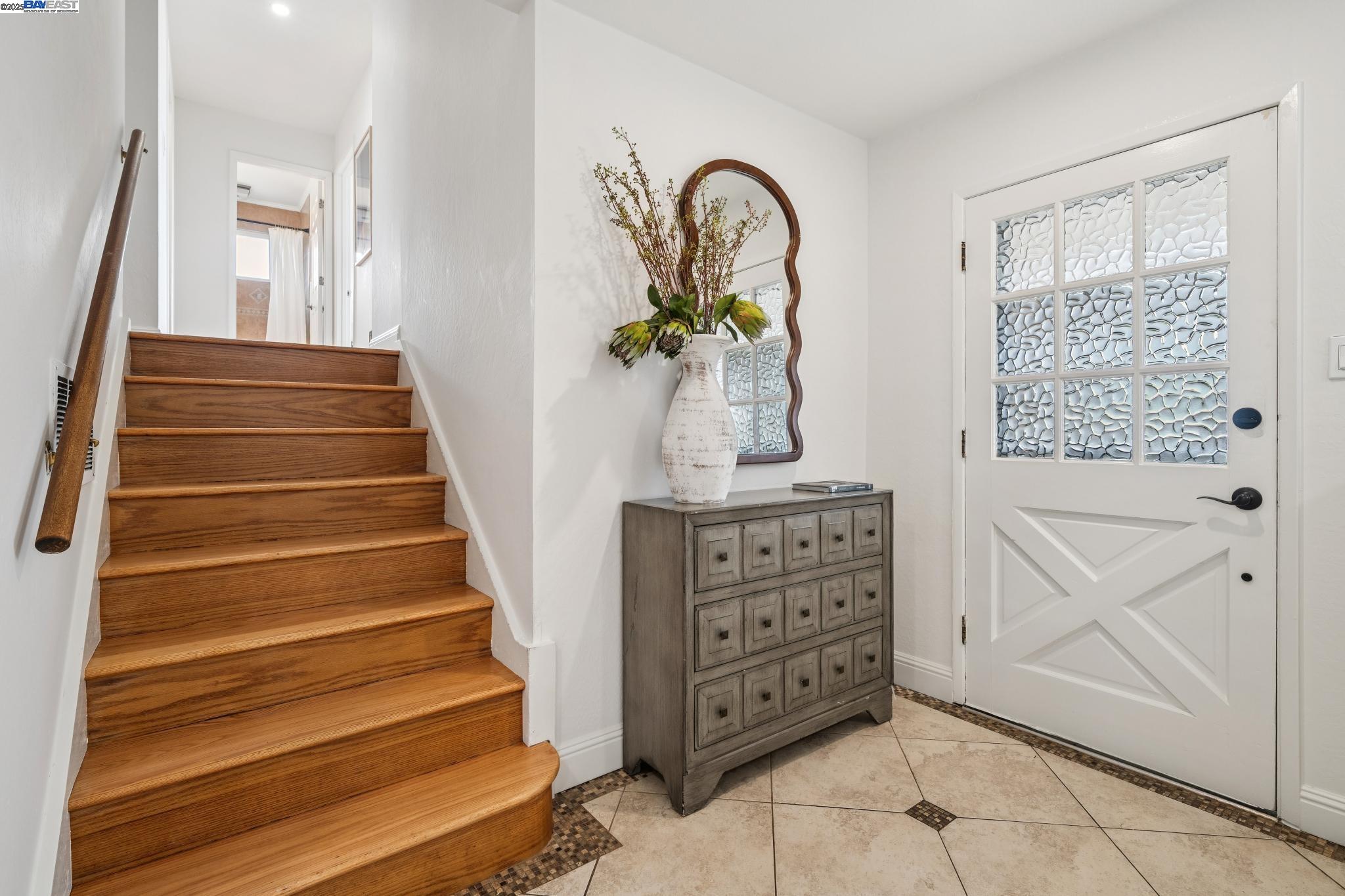 Detail Gallery Image 19 of 58 For 598 Crestmont Drive, Oakland,  CA 94619 - 4 Beds | 2/1 Baths