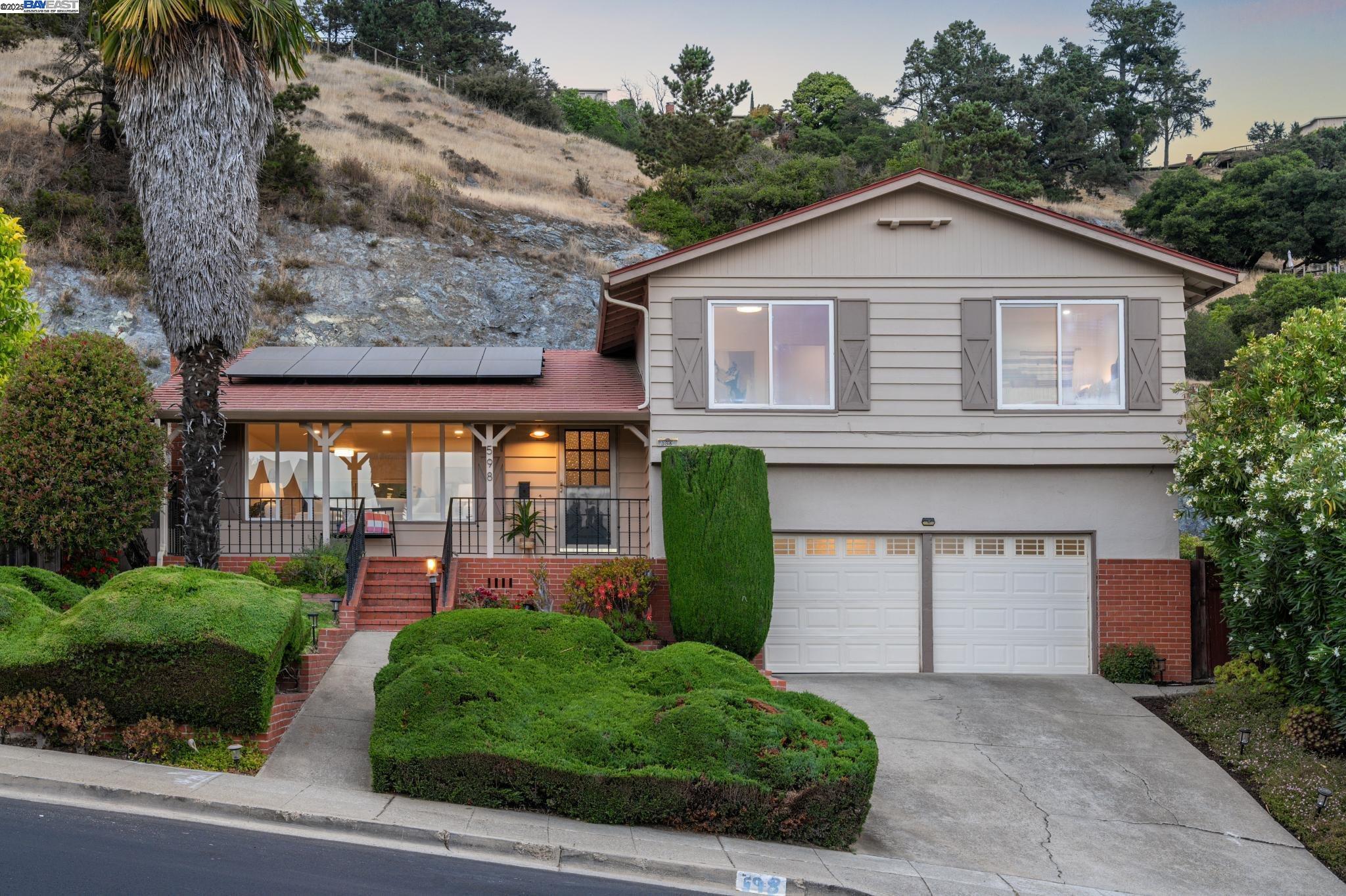 Detail Gallery Image 3 of 58 For 598 Crestmont Drive, Oakland,  CA 94619 - 4 Beds | 2/1 Baths