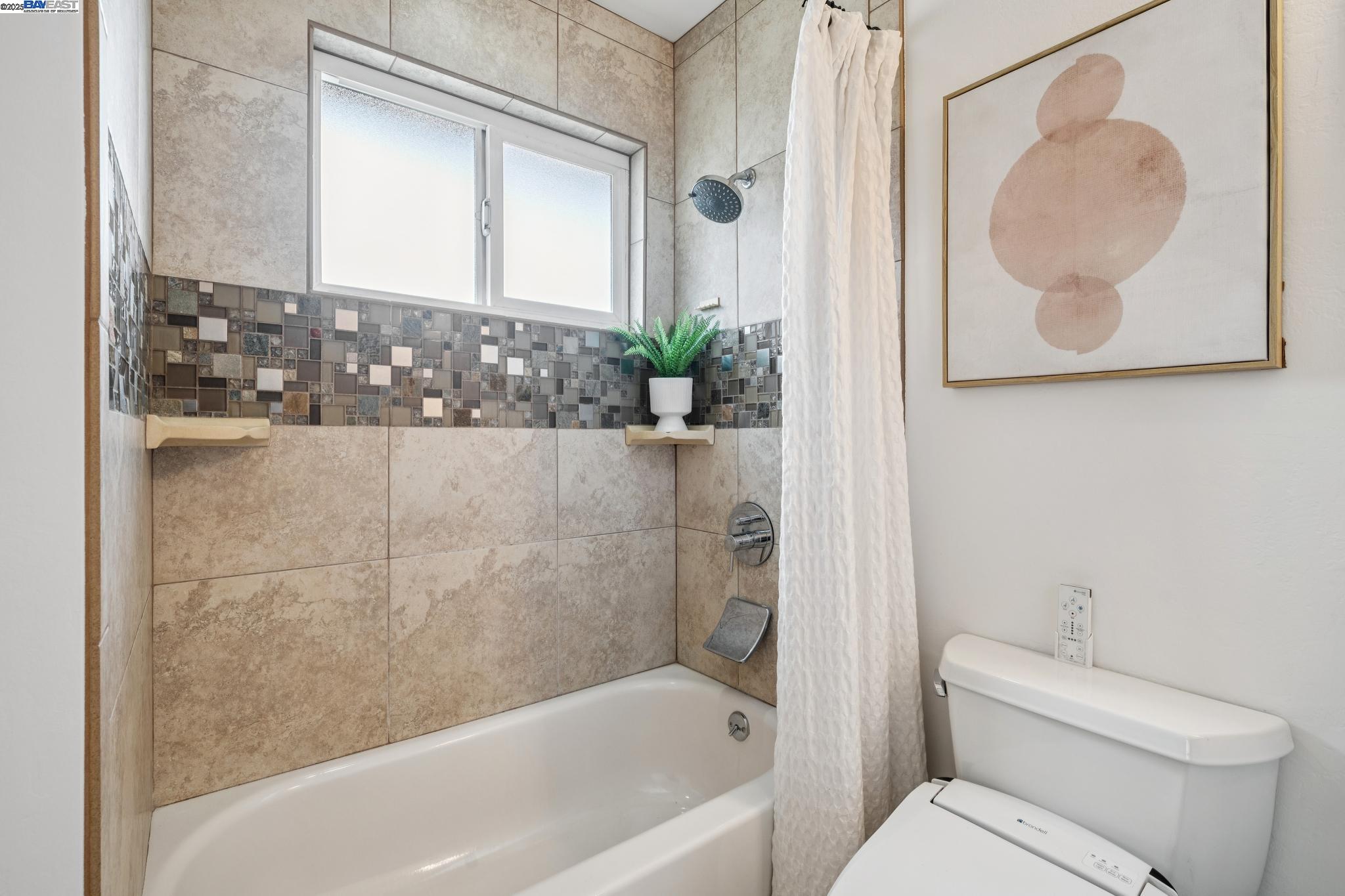 Detail Gallery Image 25 of 58 For 598 Crestmont Drive, Oakland,  CA 94619 - 4 Beds | 2/1 Baths