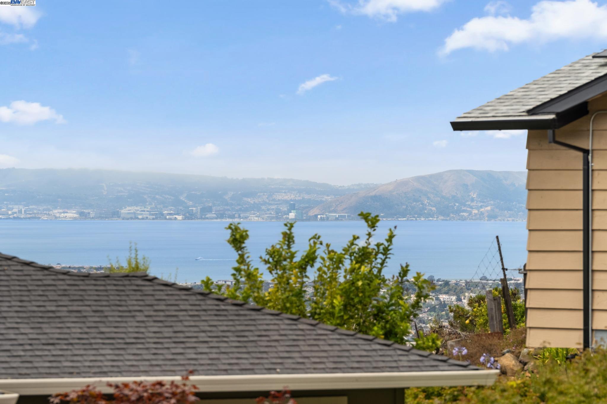 Detail Gallery Image 31 of 58 For 598 Crestmont Drive, Oakland,  CA 94619 - 4 Beds | 2/1 Baths