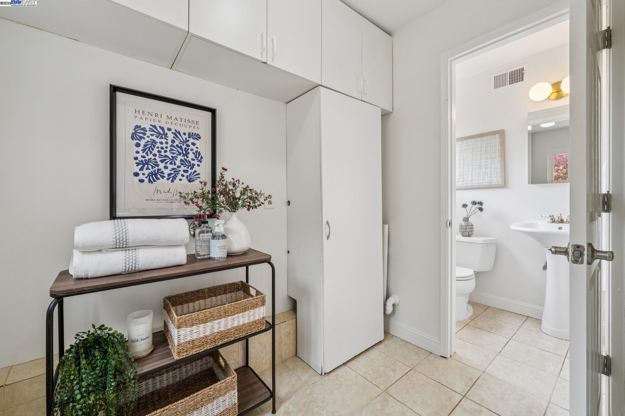 Detail Gallery Image 39 of 58 For 598 Crestmont Drive, Oakland,  CA 94619 - 4 Beds | 2/1 Baths