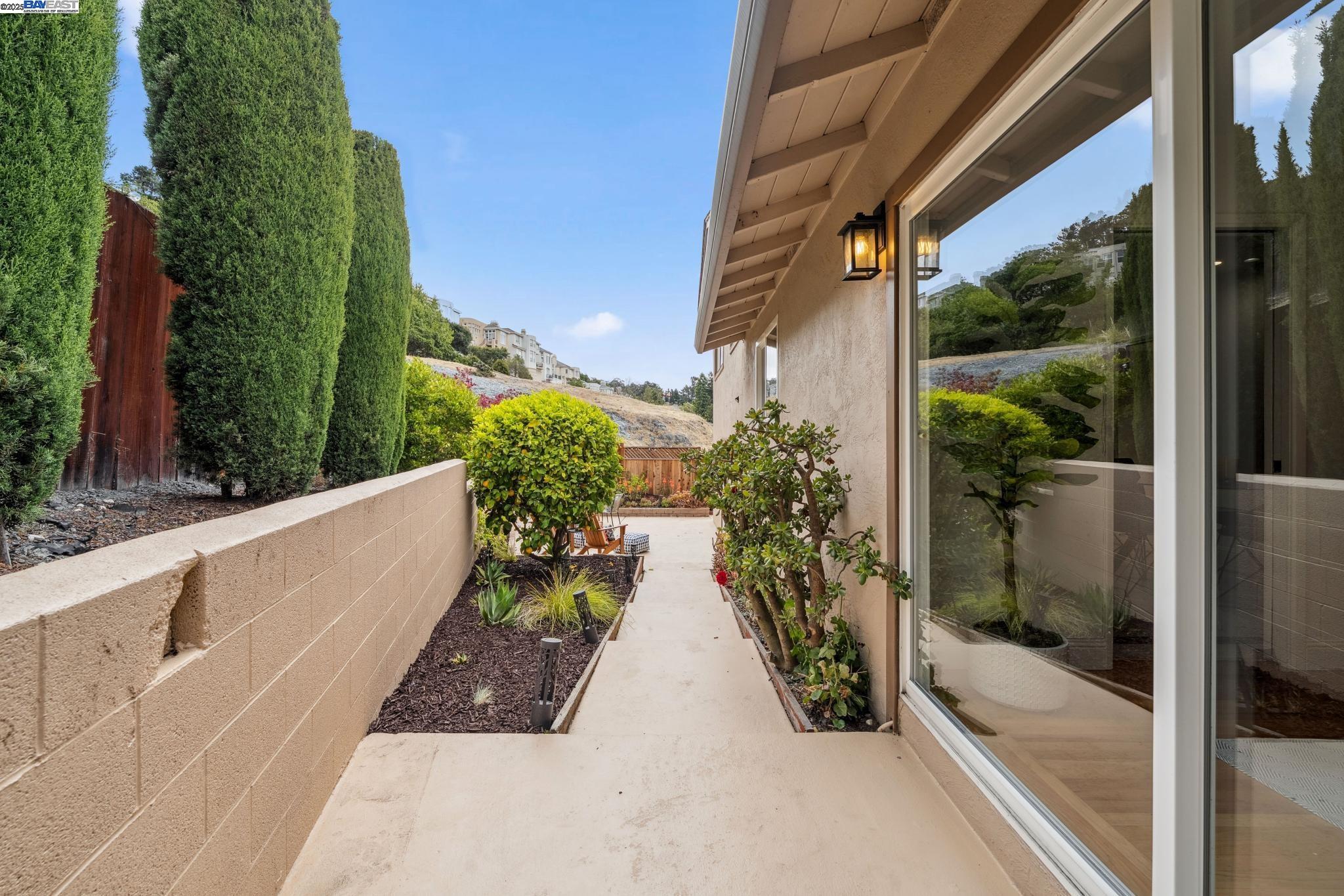 Detail Gallery Image 50 of 58 For 598 Crestmont Drive, Oakland,  CA 94619 - 4 Beds | 2/1 Baths