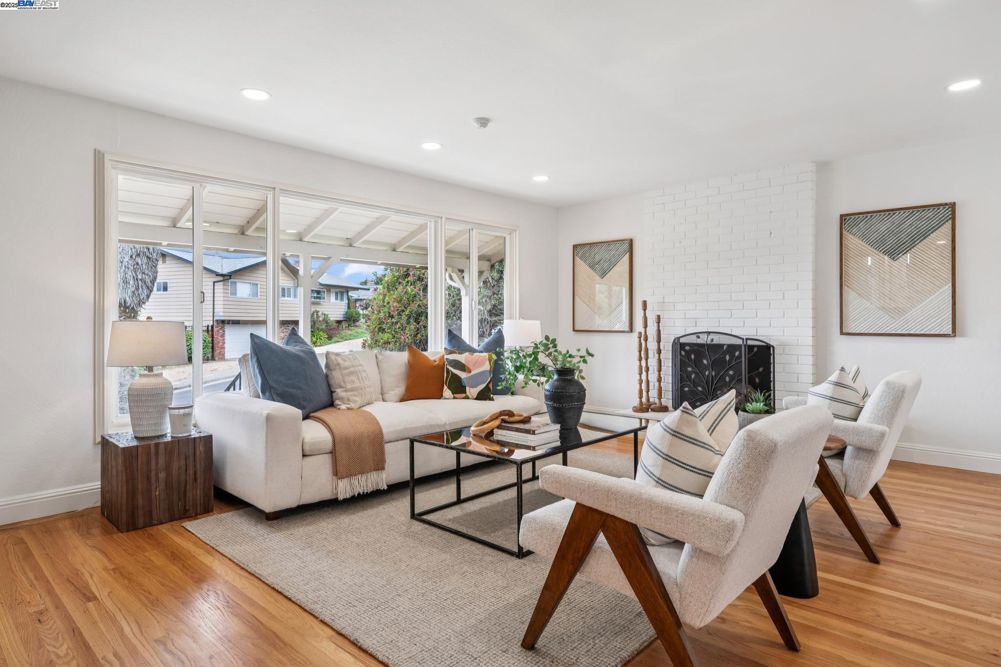 Detail Gallery Image 8 of 58 For 598 Crestmont Drive, Oakland,  CA 94619 - 4 Beds | 2/1 Baths