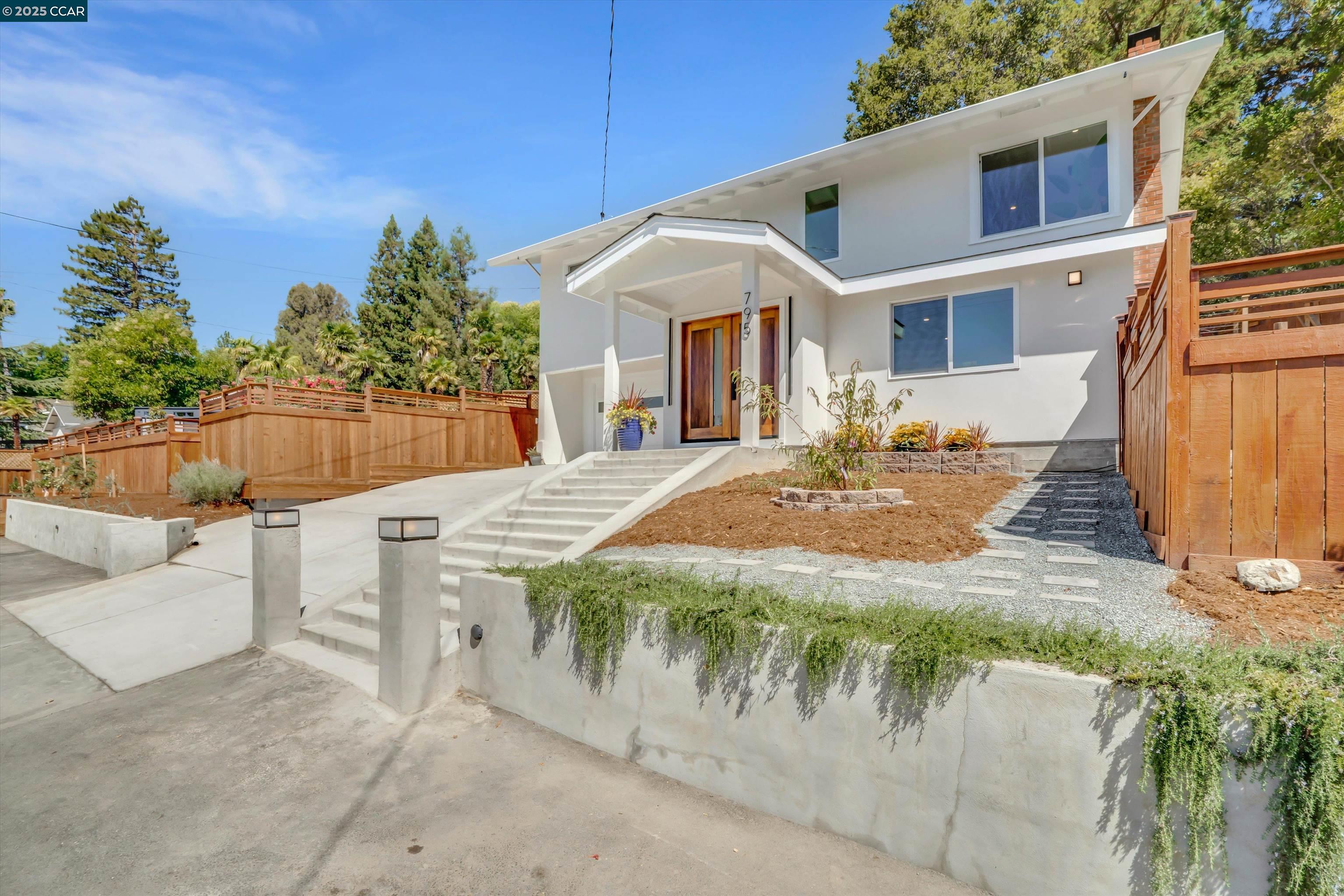 Detail Gallery Image 4 of 49 For 795 Canyon Rd, Redwood City,  CA 94062 - 4 Beds | 3 Baths