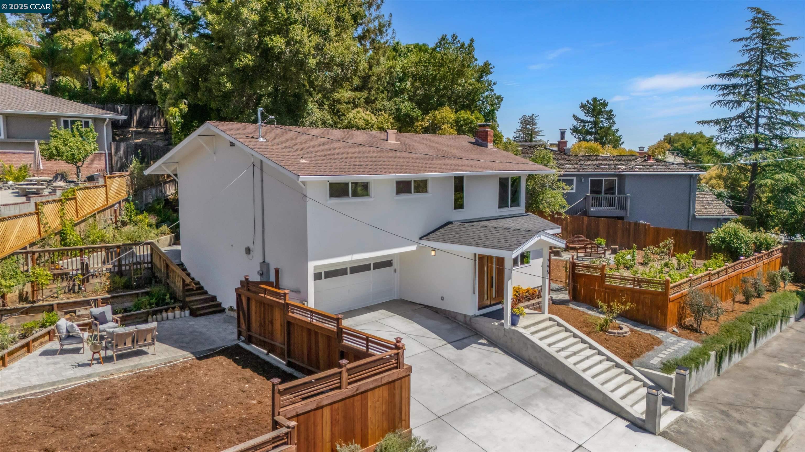 Detail Gallery Image 6 of 49 For 795 Canyon Rd, Redwood City,  CA 94062 - 4 Beds | 3 Baths
