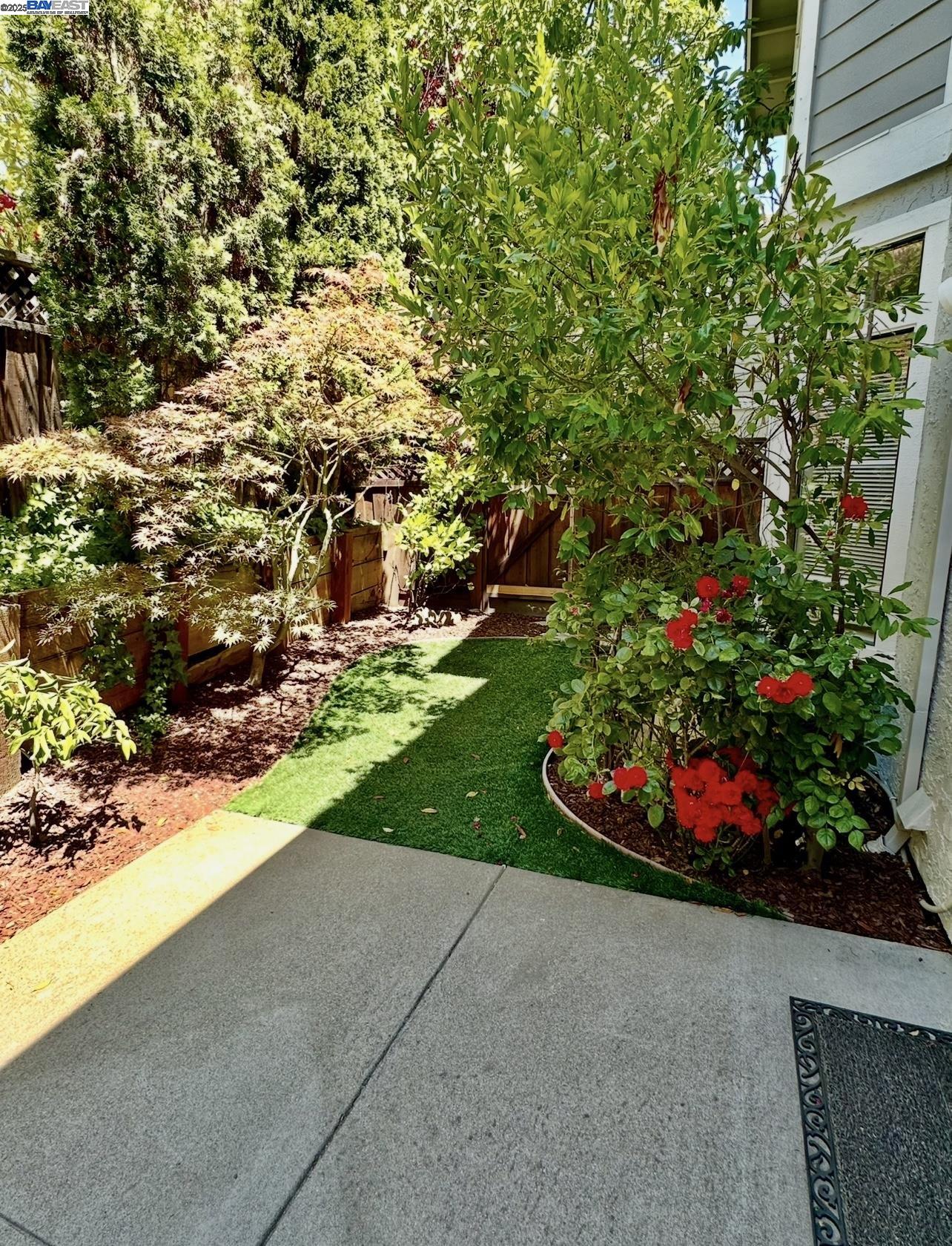 Detail Gallery Image 2 of 4 For 139 Heritage Park Dr, Danville,  CA 94506 - 3 Beds | 2/1 Baths
