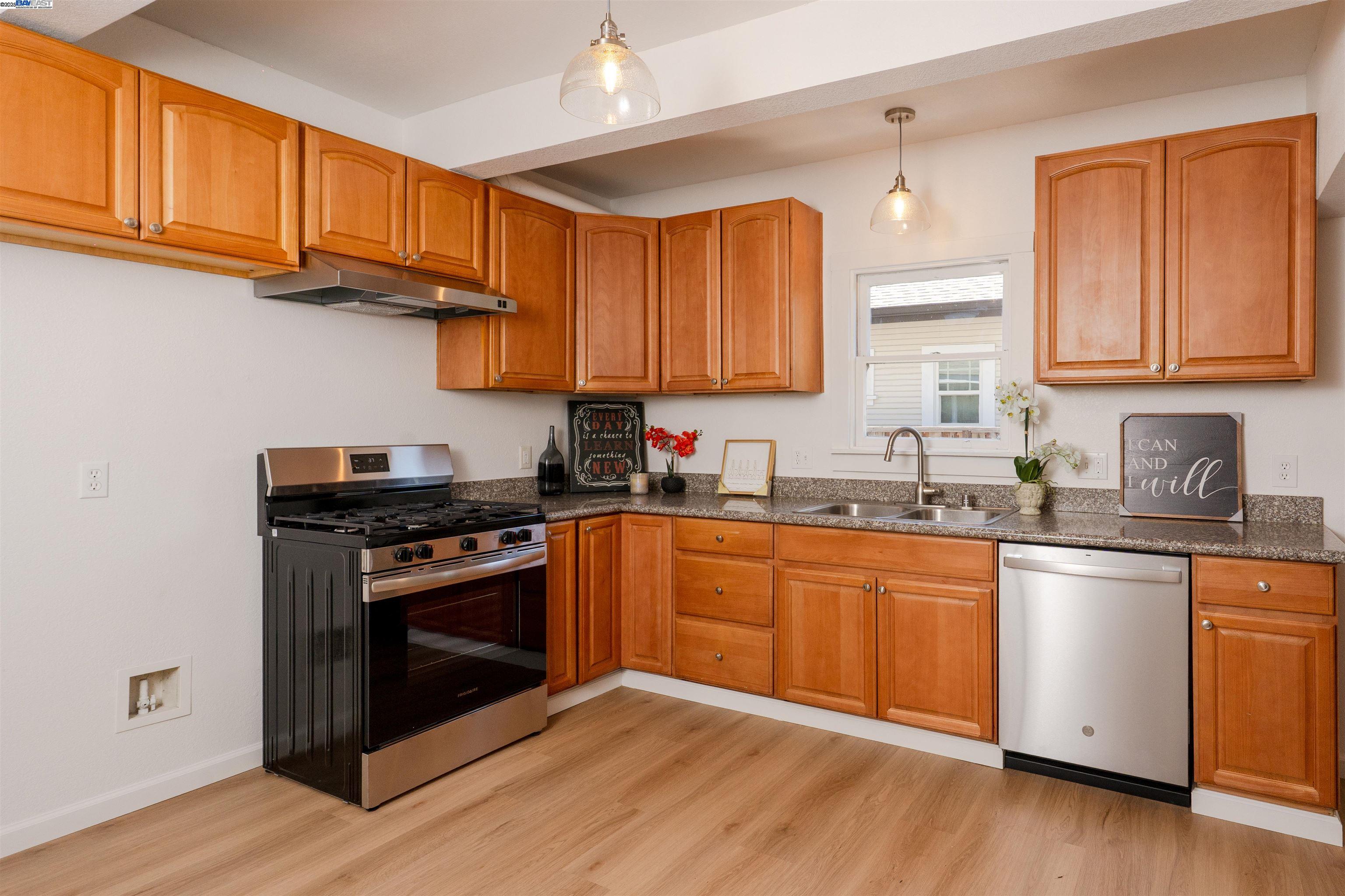 Detail Gallery Image 7 of 35 For 789 S 12th St, San Jose,  CA 95112 - 5 Beds | 2 Baths