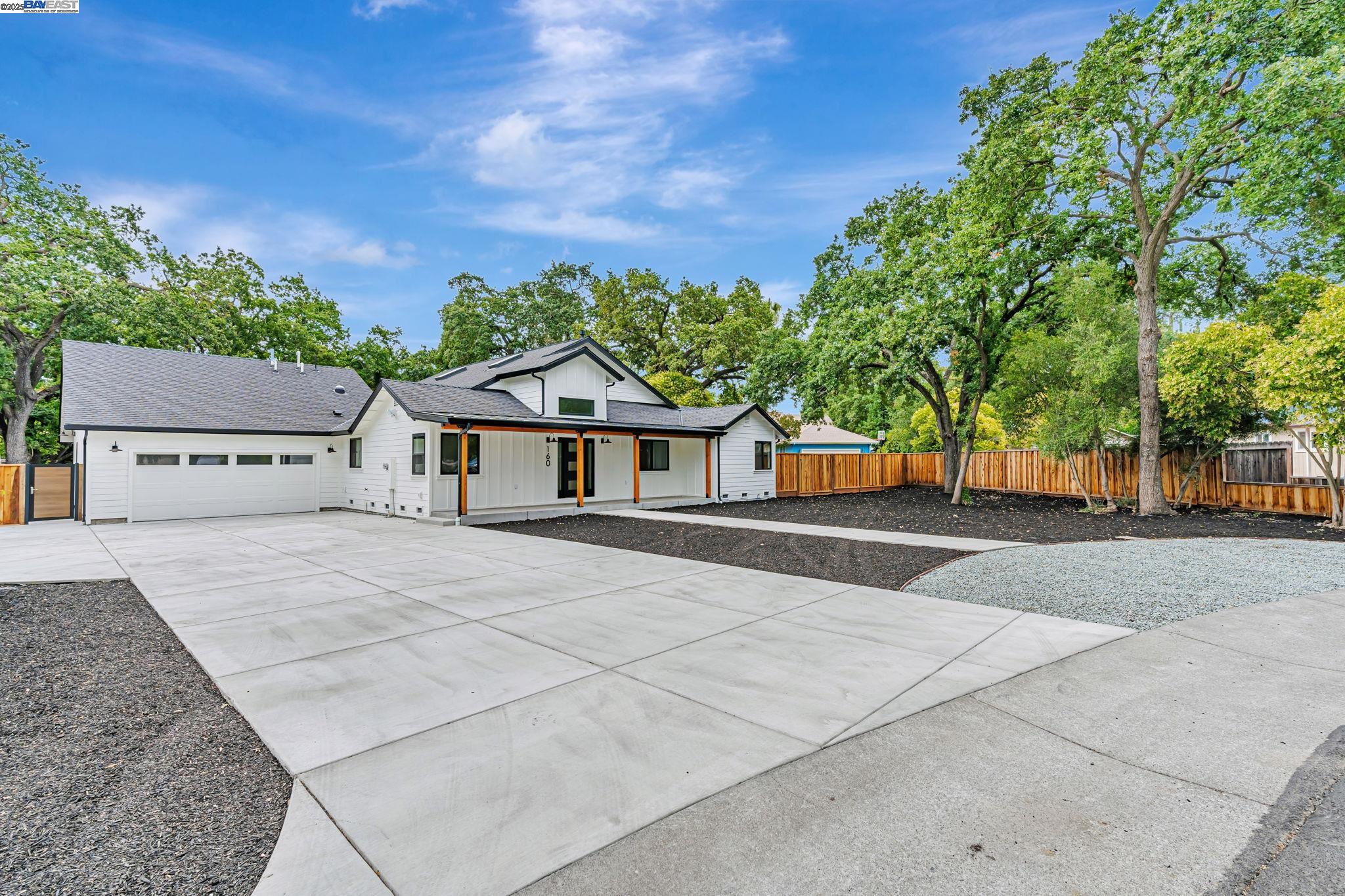 Detail Gallery Image 2 of 45 For 160 via Del Sol, Walnut Creek,  CA 94597 - 5 Beds | 3/1 Baths