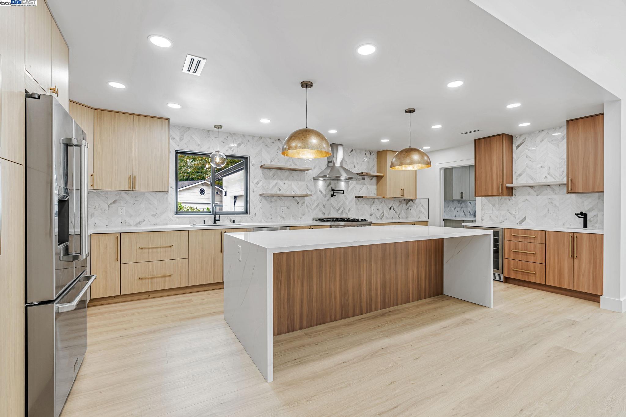 Detail Gallery Image 11 of 45 For 160 via Del Sol, Walnut Creek,  CA 94597 - 5 Beds | 3/1 Baths