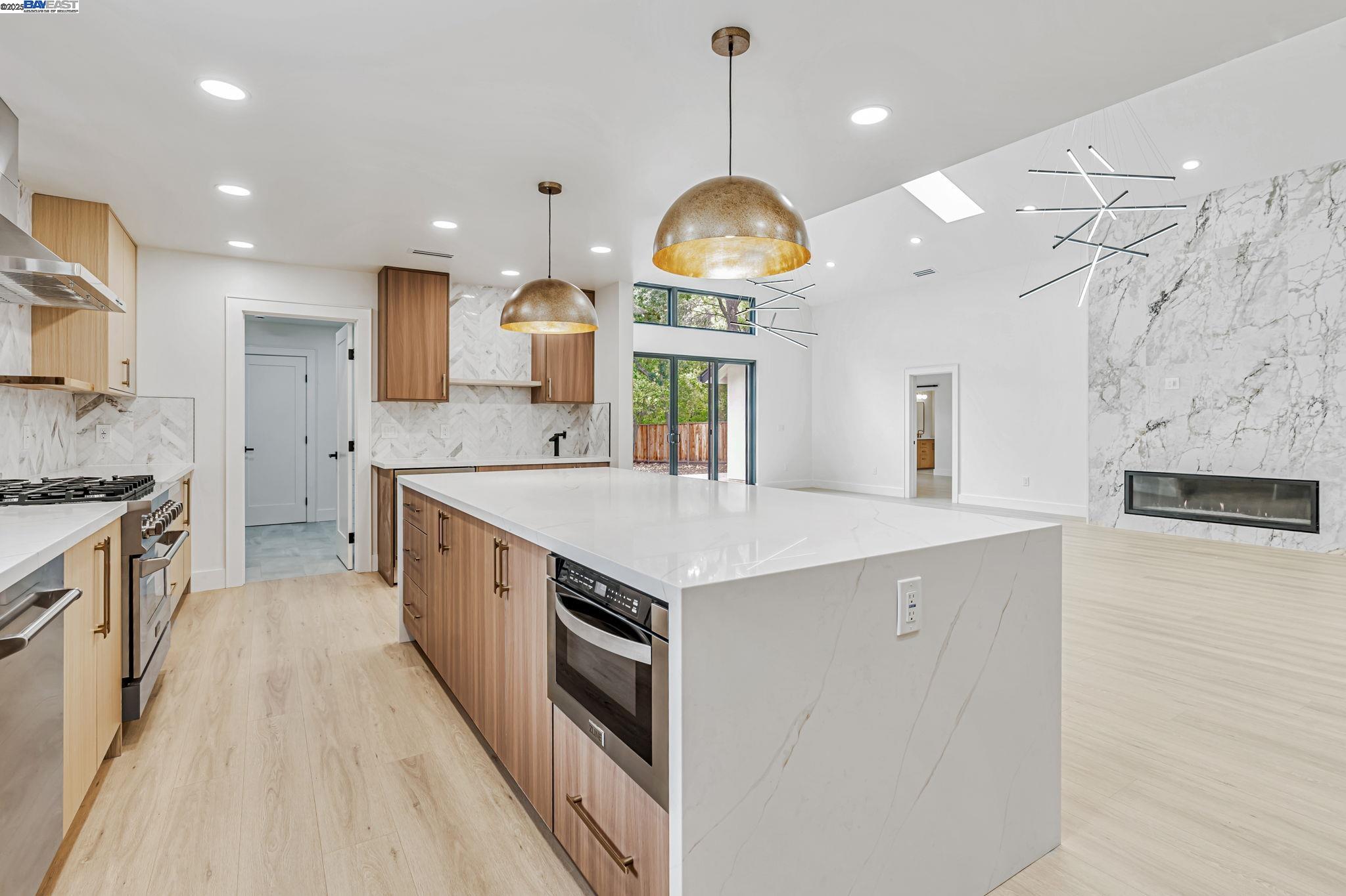 Detail Gallery Image 12 of 45 For 160 via Del Sol, Walnut Creek,  CA 94597 - 5 Beds | 3/1 Baths