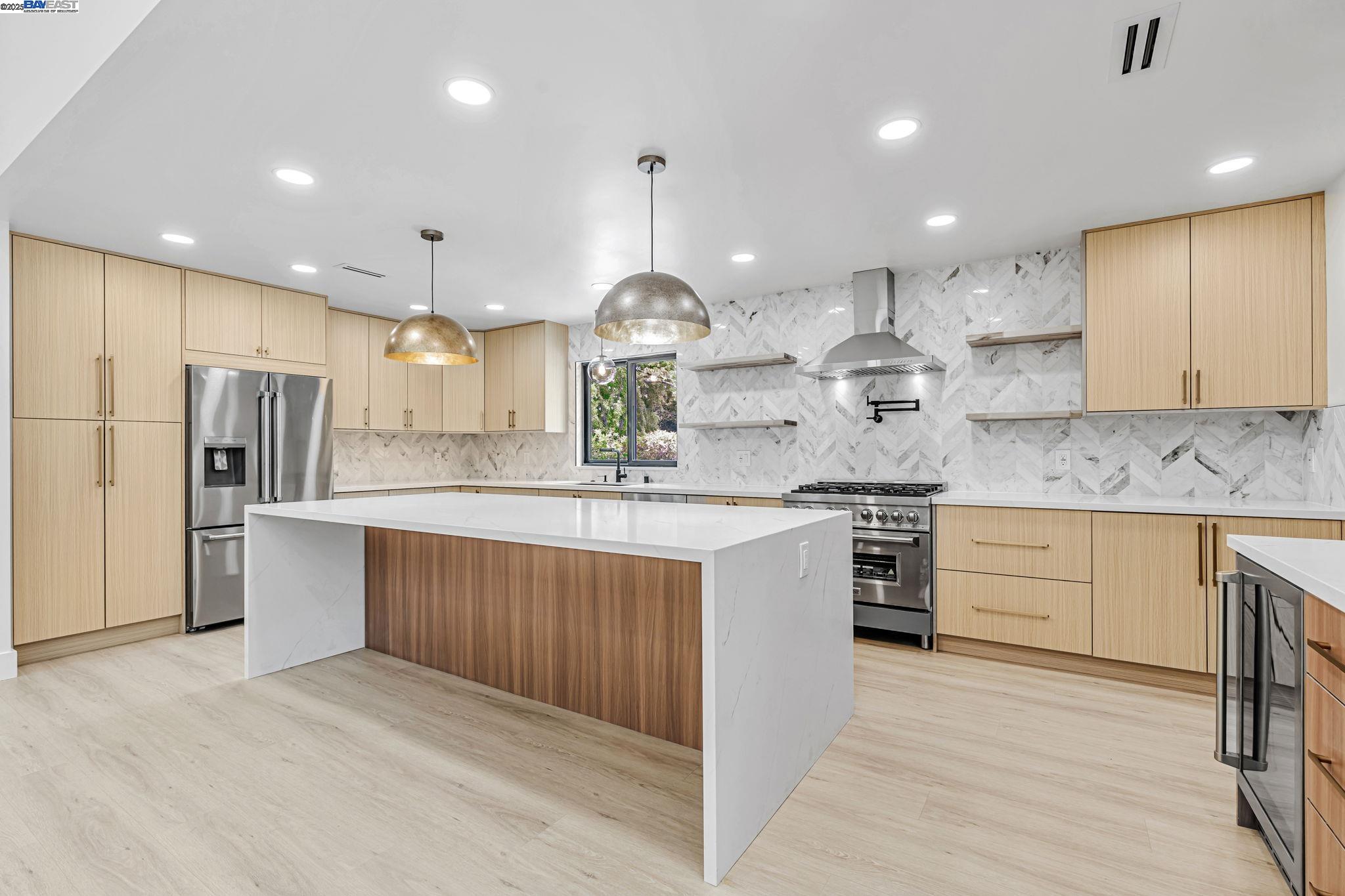 Detail Gallery Image 13 of 45 For 160 via Del Sol, Walnut Creek,  CA 94597 - 5 Beds | 3/1 Baths