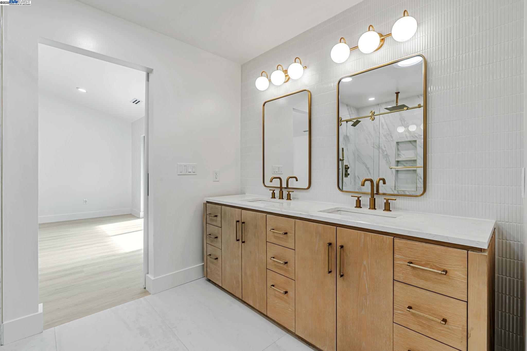 Detail Gallery Image 20 of 45 For 160 via Del Sol, Walnut Creek,  CA 94597 - 5 Beds | 3/1 Baths
