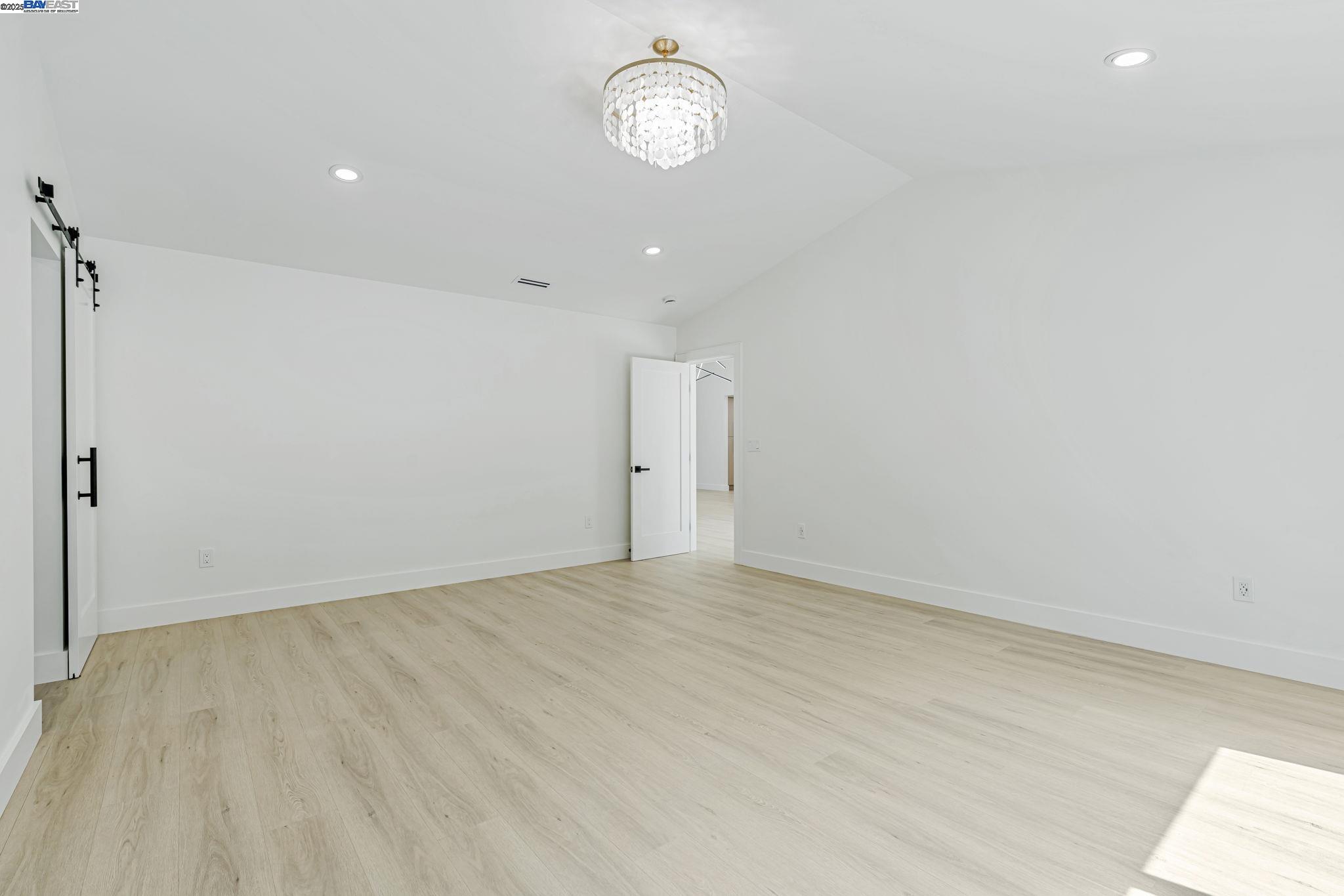 Detail Gallery Image 23 of 45 For 160 via Del Sol, Walnut Creek,  CA 94597 - 5 Beds | 3/1 Baths