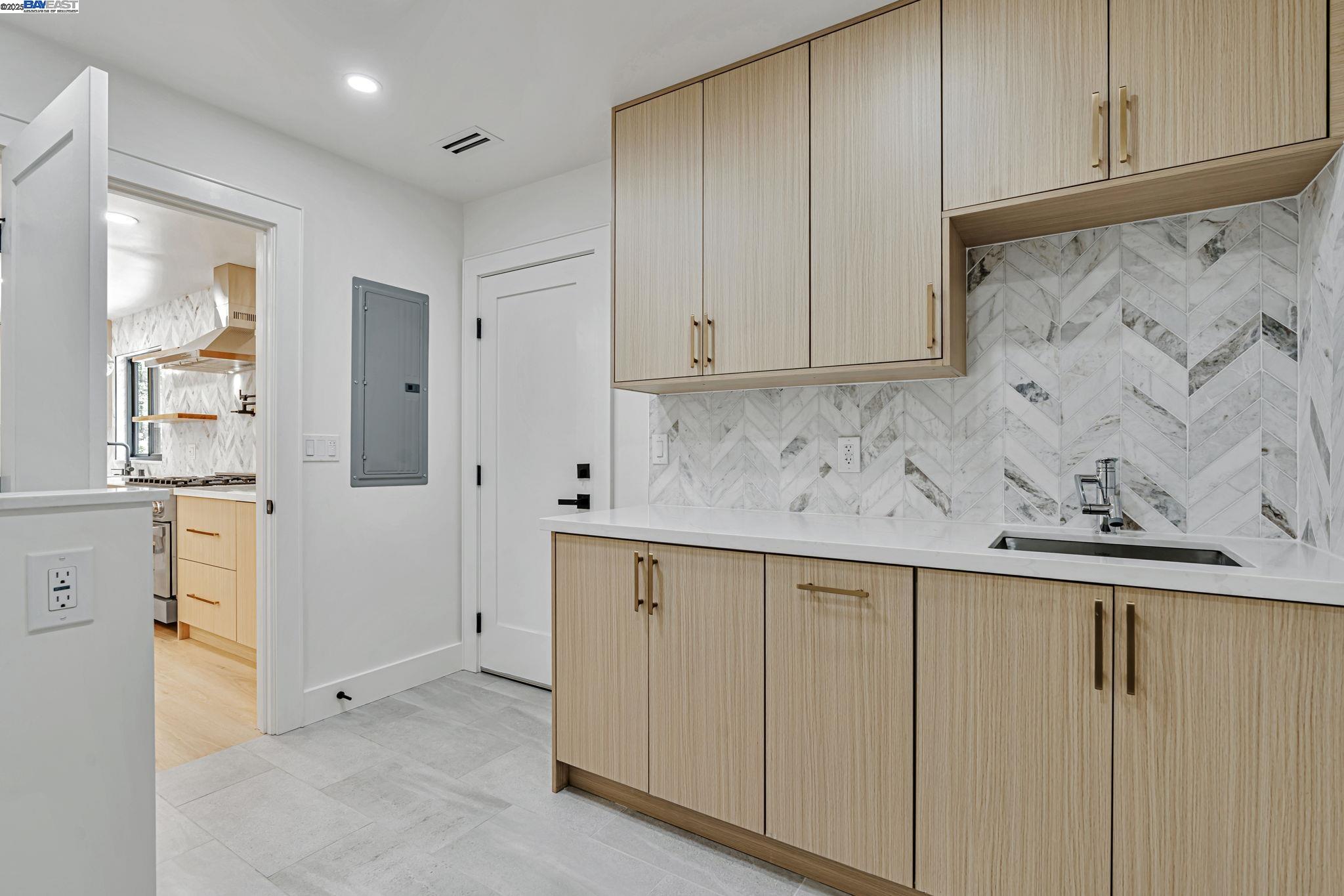 Detail Gallery Image 27 of 45 For 160 via Del Sol, Walnut Creek,  CA 94597 - 5 Beds | 3/1 Baths