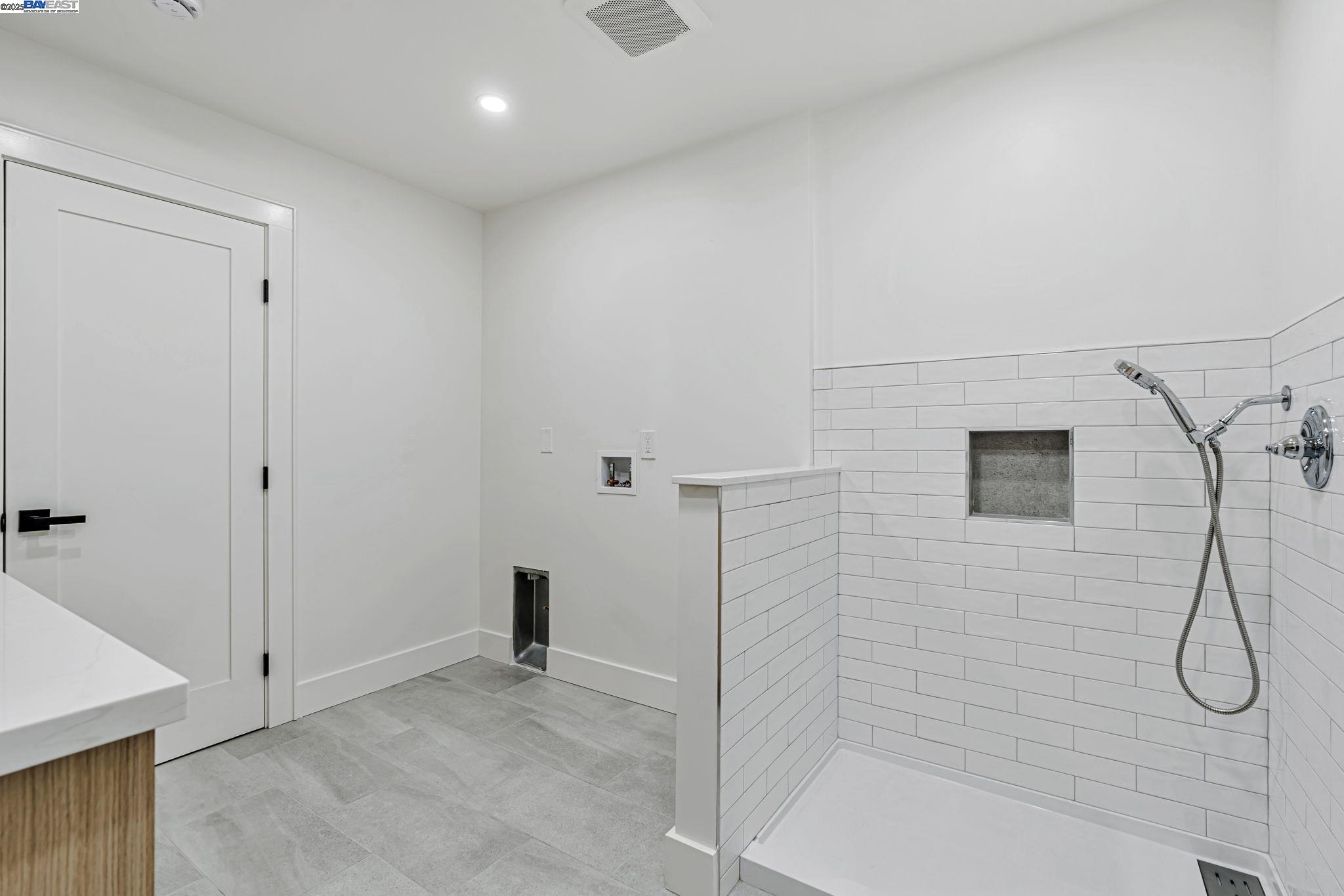Detail Gallery Image 30 of 45 For 160 via Del Sol, Walnut Creek,  CA 94597 - 5 Beds | 3/1 Baths