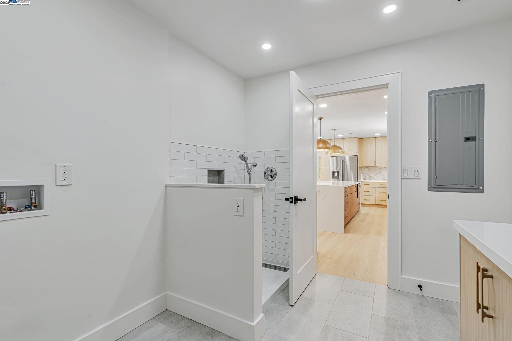 Detail Gallery Image 31 of 45 For 160 via Del Sol, Walnut Creek,  CA 94597 - 5 Beds | 3/1 Baths