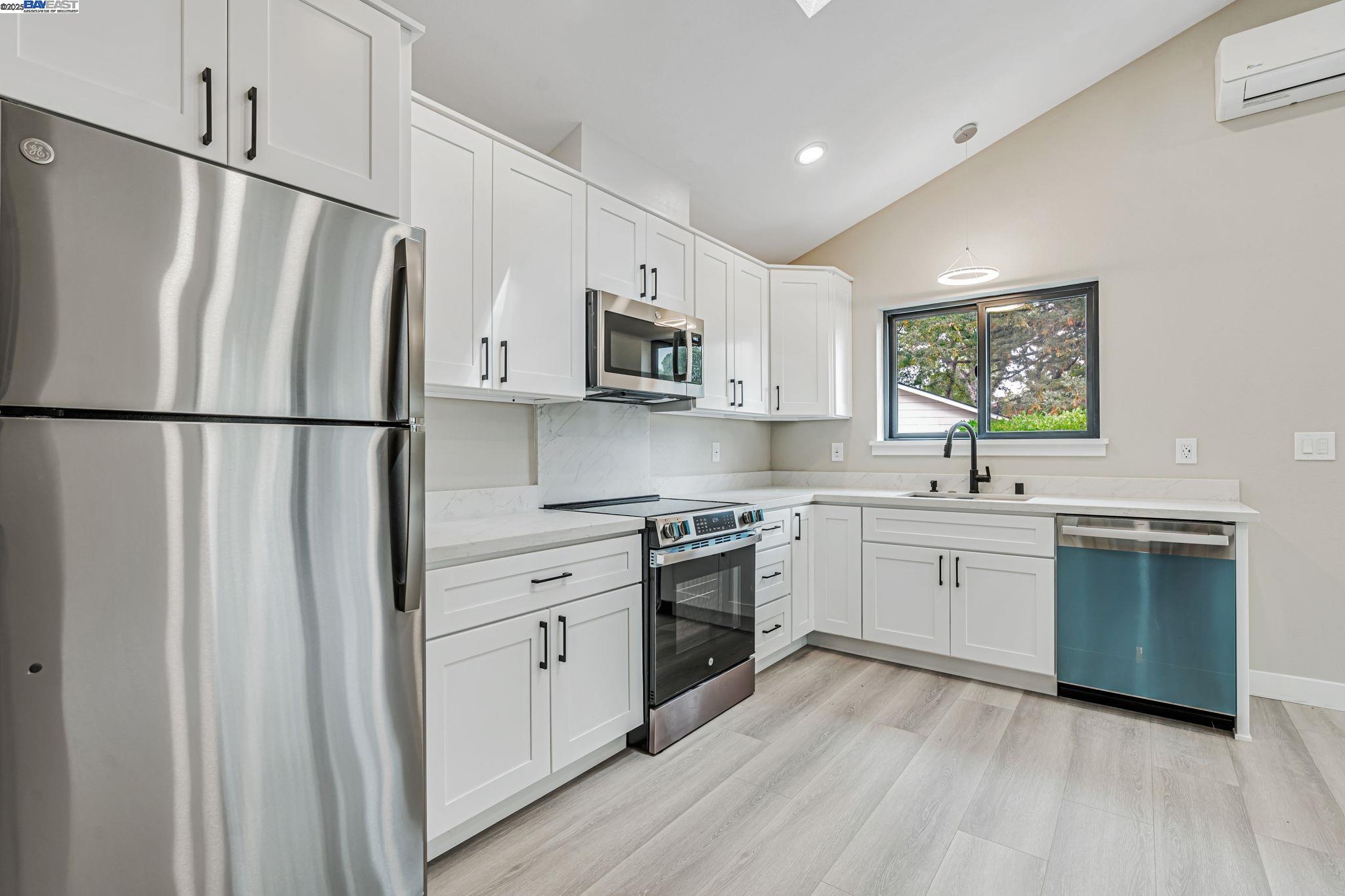 Detail Gallery Image 33 of 45 For 160 via Del Sol, Walnut Creek,  CA 94597 - 5 Beds | 3/1 Baths