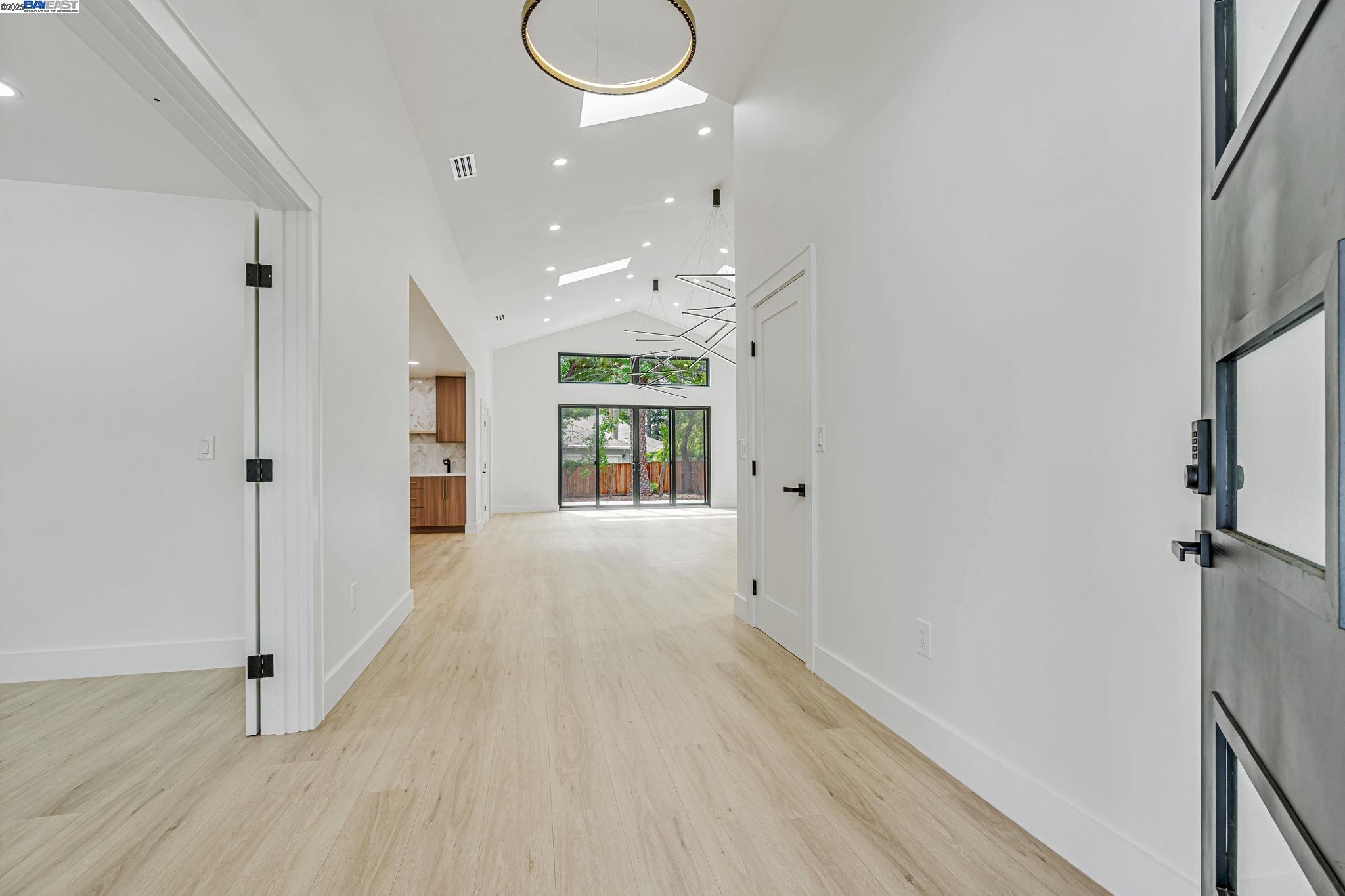 Detail Gallery Image 5 of 45 For 160 via Del Sol, Walnut Creek,  CA 94597 - 5 Beds | 3/1 Baths