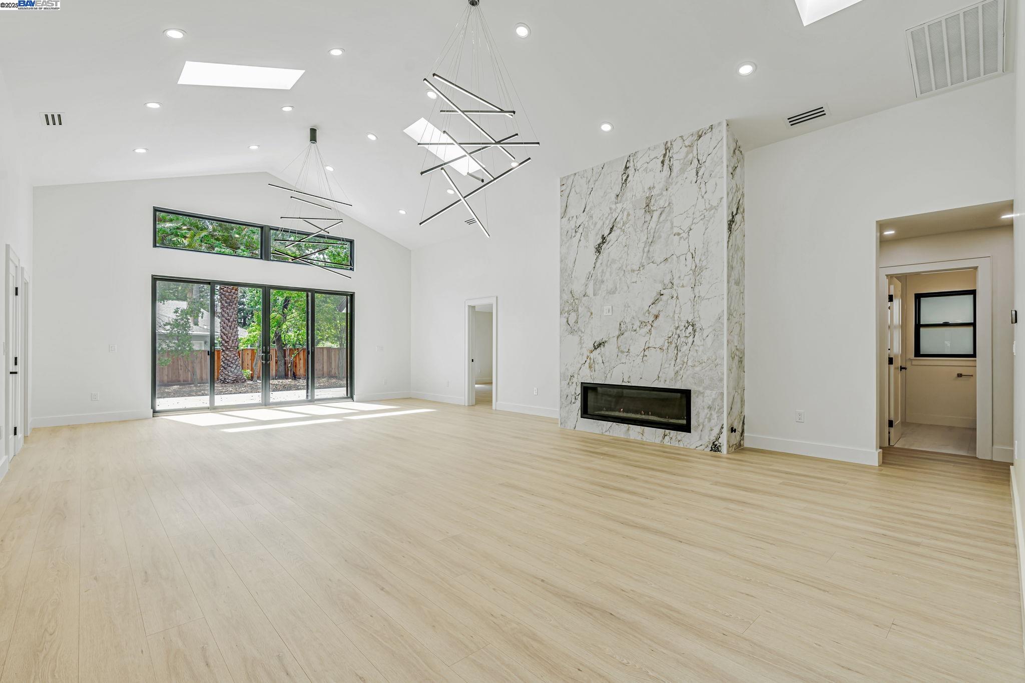 Detail Gallery Image 6 of 45 For 160 via Del Sol, Walnut Creek,  CA 94597 - 5 Beds | 3/1 Baths