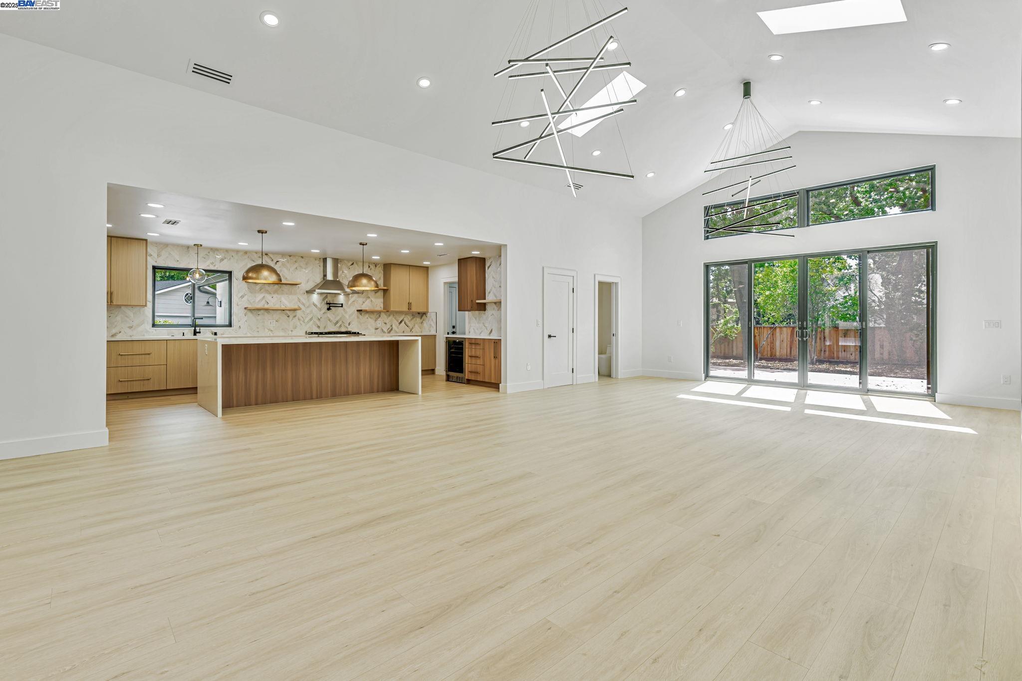 Detail Gallery Image 7 of 45 For 160 via Del Sol, Walnut Creek,  CA 94597 - 5 Beds | 3/1 Baths