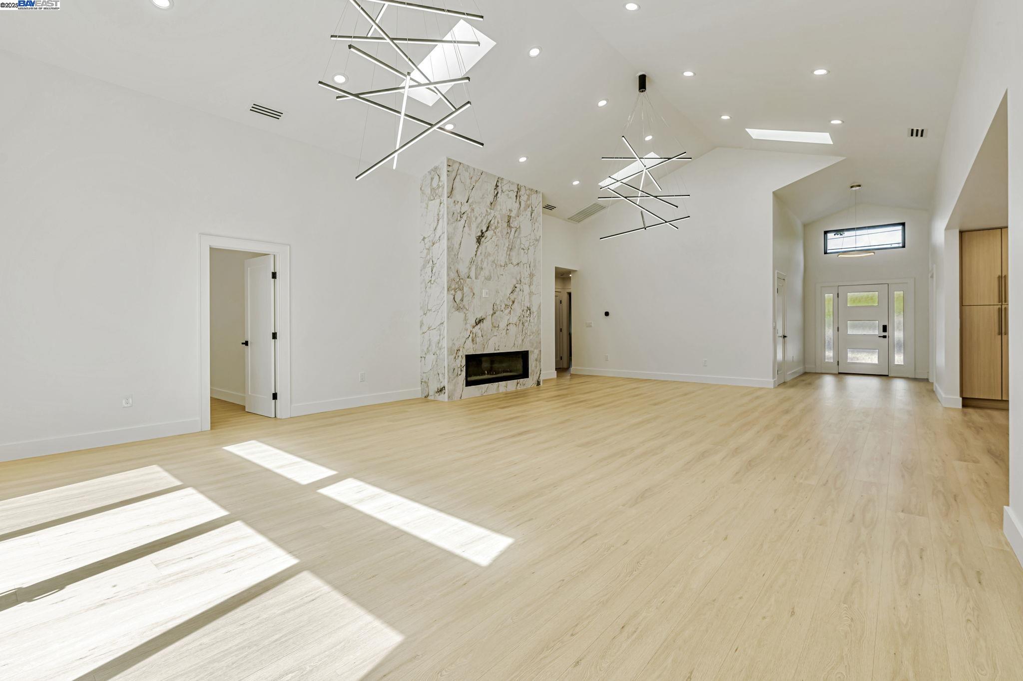 Detail Gallery Image 8 of 45 For 160 via Del Sol, Walnut Creek,  CA 94597 - 5 Beds | 3/1 Baths