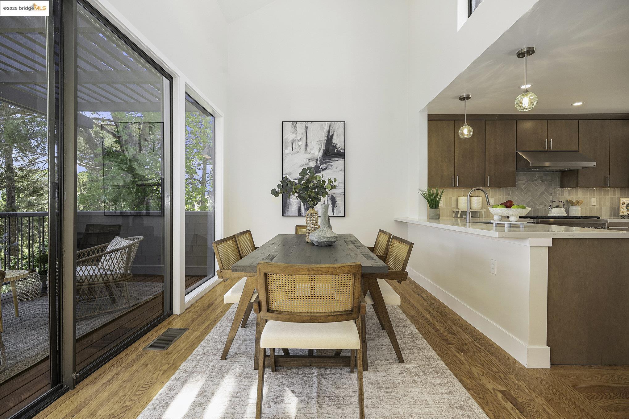 Detail Gallery Image 10 of 41 For 218 the Knoll, Orinda,  CA 94563 - 3 Beds | 3 Baths