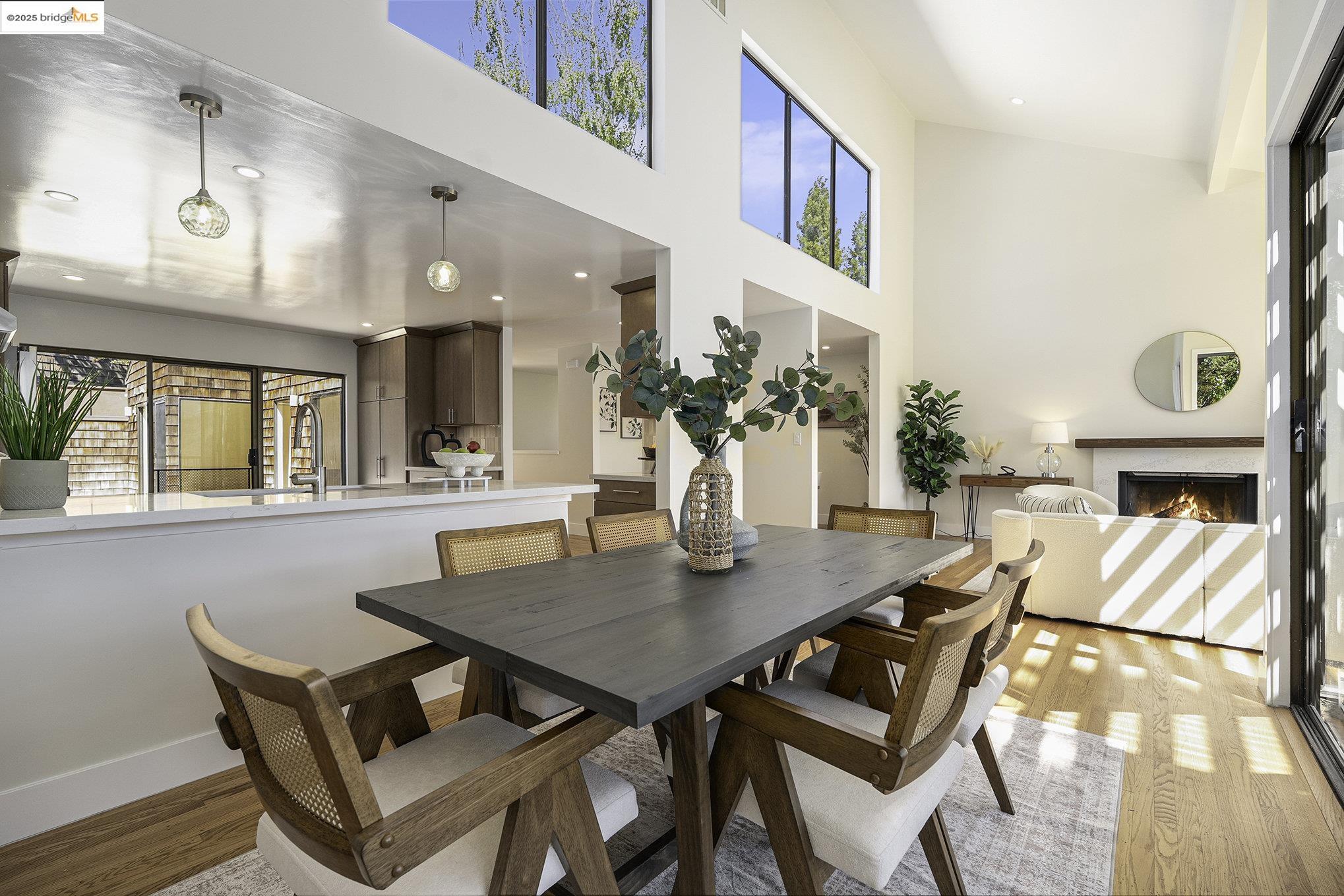 Detail Gallery Image 11 of 41 For 218 the Knoll, Orinda,  CA 94563 - 3 Beds | 3 Baths