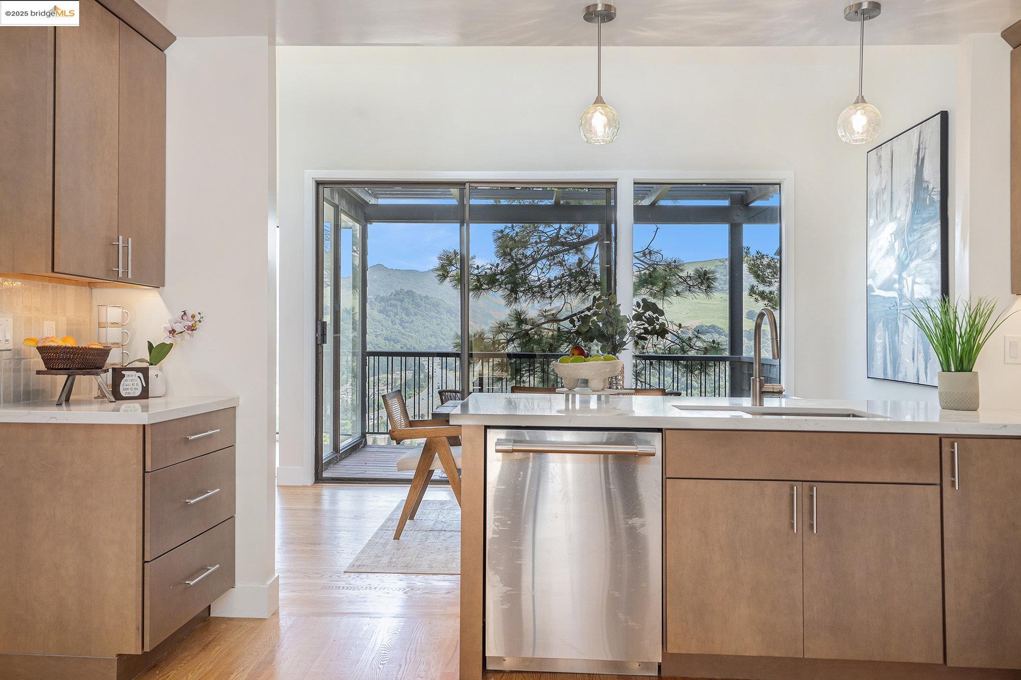 Detail Gallery Image 16 of 41 For 218 the Knoll, Orinda,  CA 94563 - 3 Beds | 3 Baths
