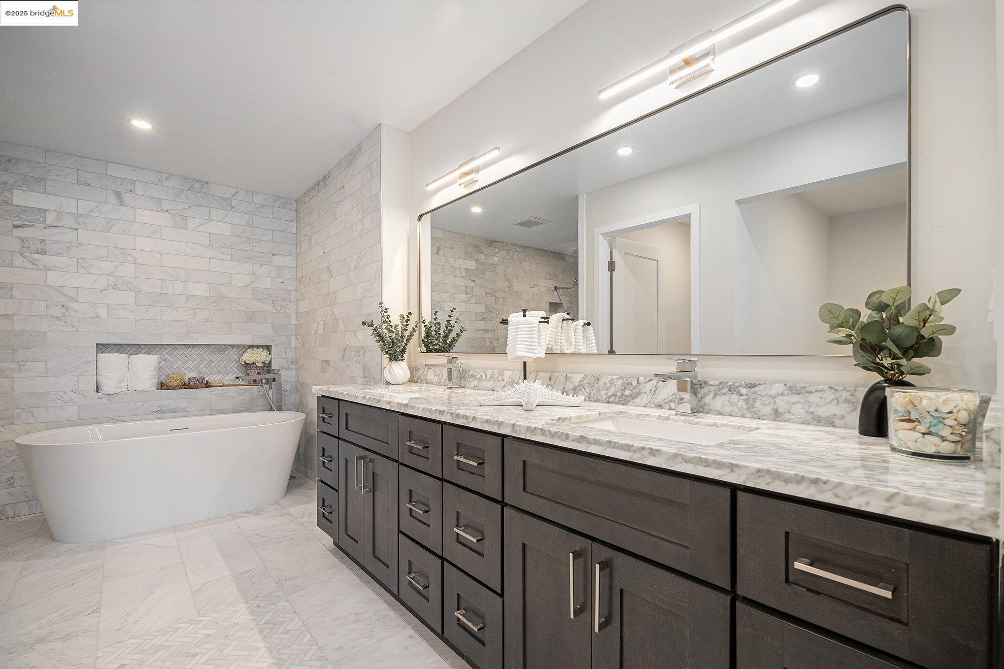 Detail Gallery Image 20 of 41 For 218 the Knoll, Orinda,  CA 94563 - 3 Beds | 3 Baths
