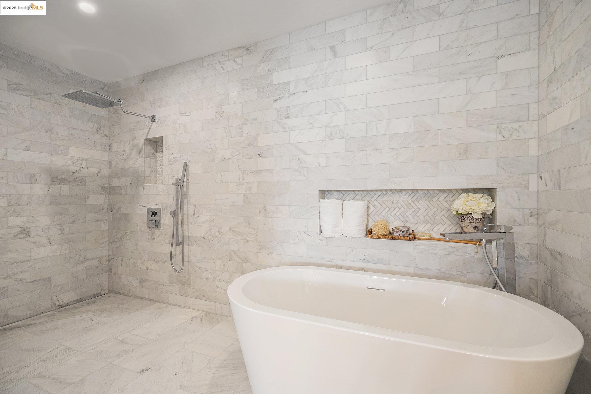 Detail Gallery Image 21 of 41 For 218 the Knoll, Orinda,  CA 94563 - 3 Beds | 3 Baths