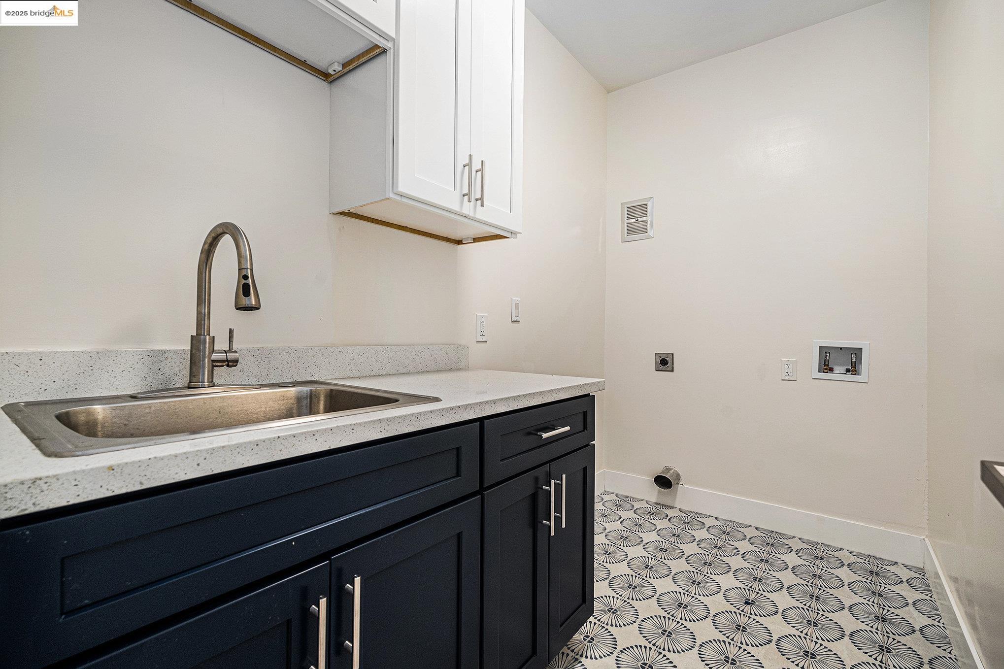 Detail Gallery Image 23 of 41 For 218 the Knoll, Orinda,  CA 94563 - 3 Beds | 3 Baths