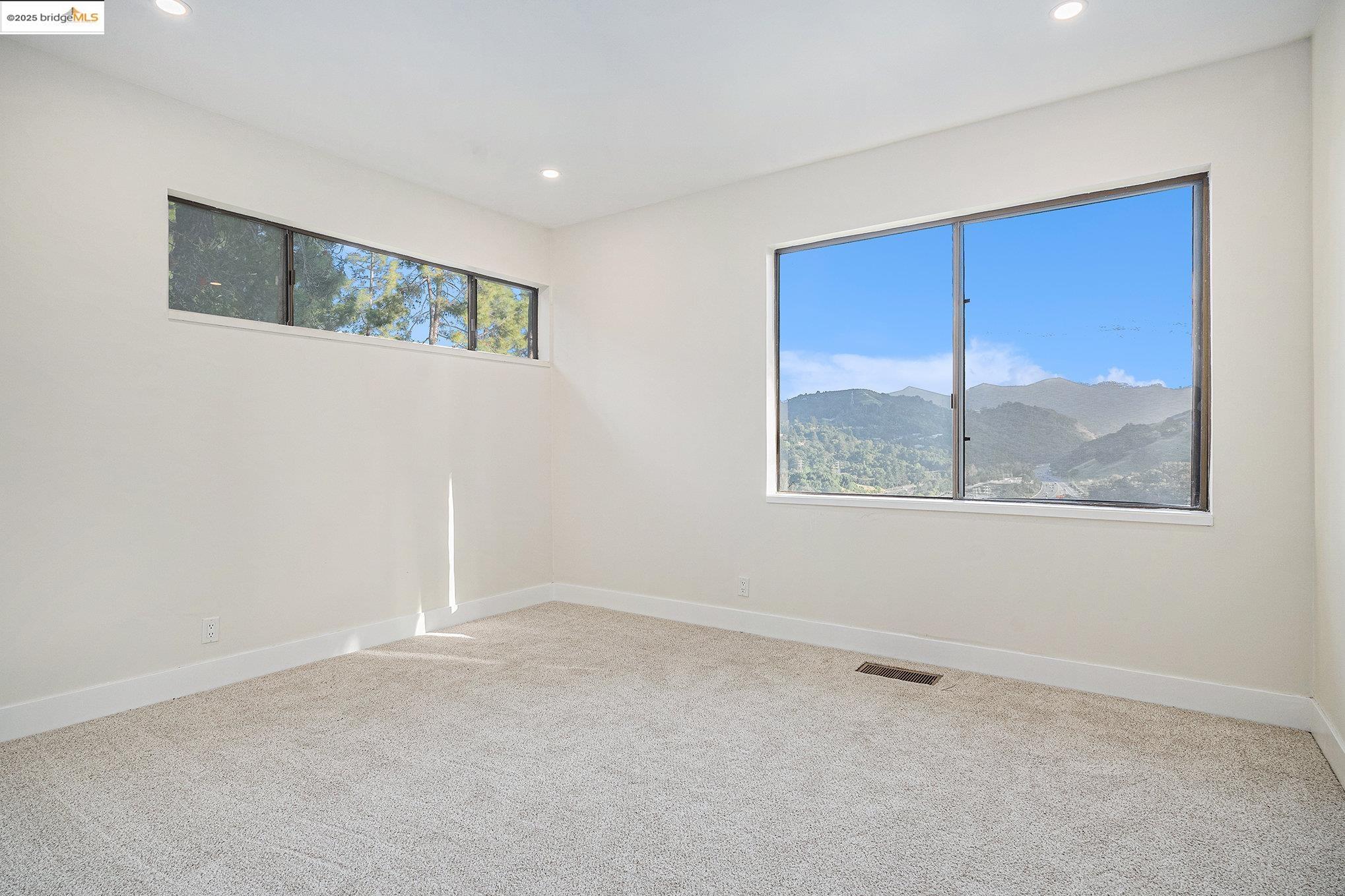 Detail Gallery Image 25 of 41 For 218 the Knoll, Orinda,  CA 94563 - 3 Beds | 3 Baths