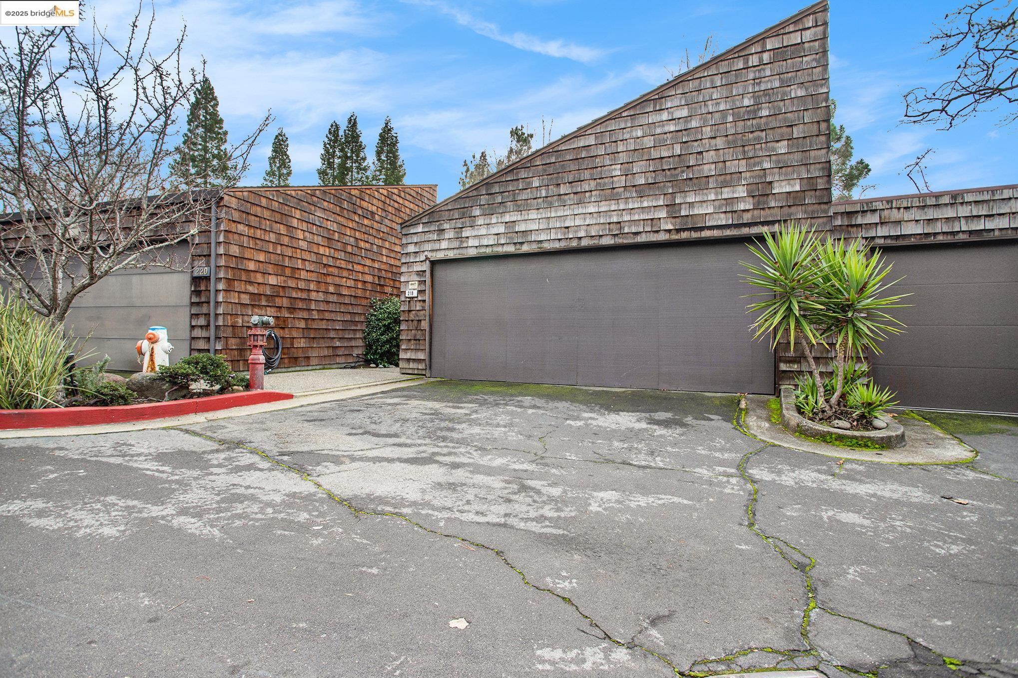 Detail Gallery Image 3 of 41 For 218 the Knoll, Orinda,  CA 94563 - 3 Beds | 3 Baths
