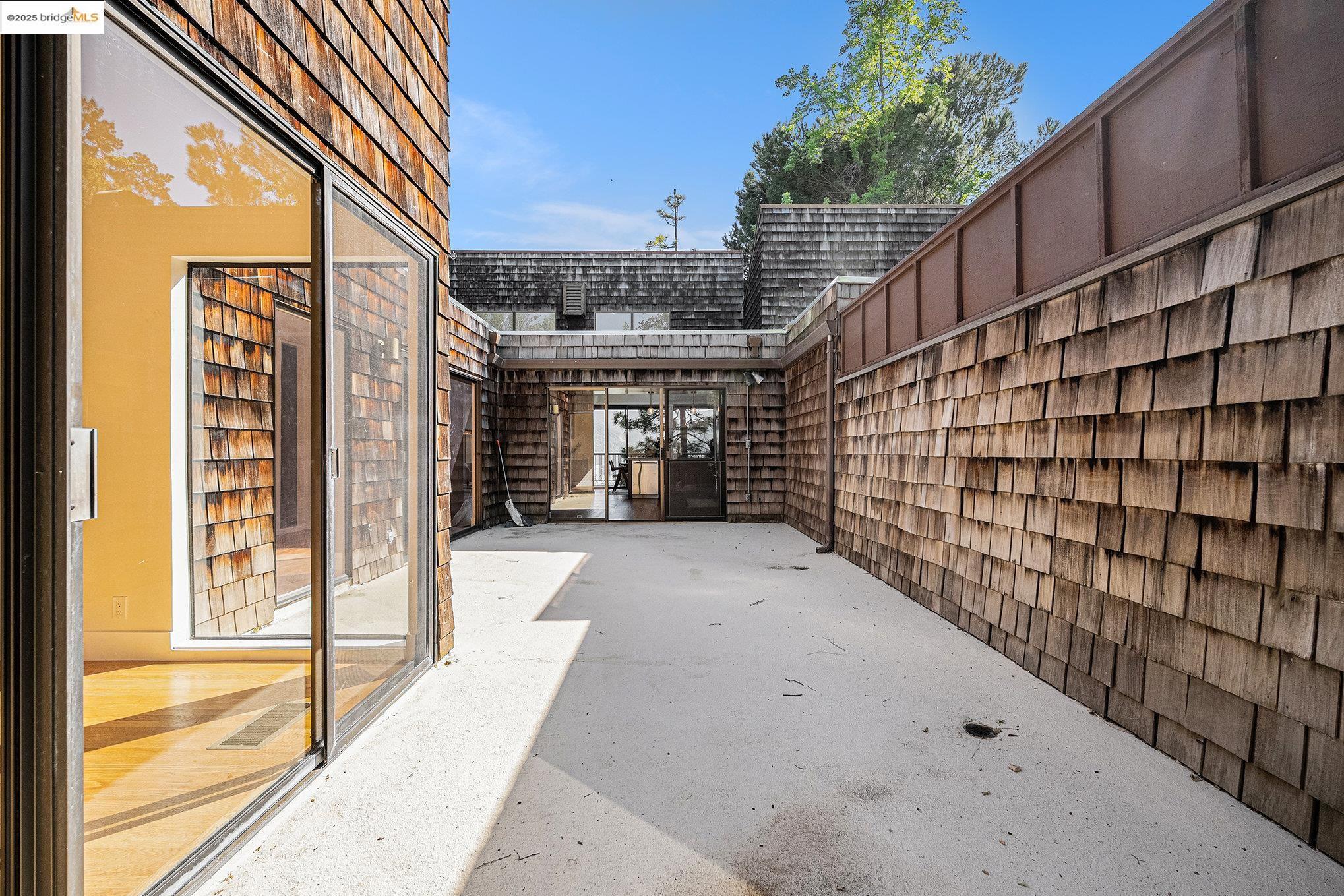 Detail Gallery Image 32 of 41 For 218 the Knoll, Orinda,  CA 94563 - 3 Beds | 3 Baths