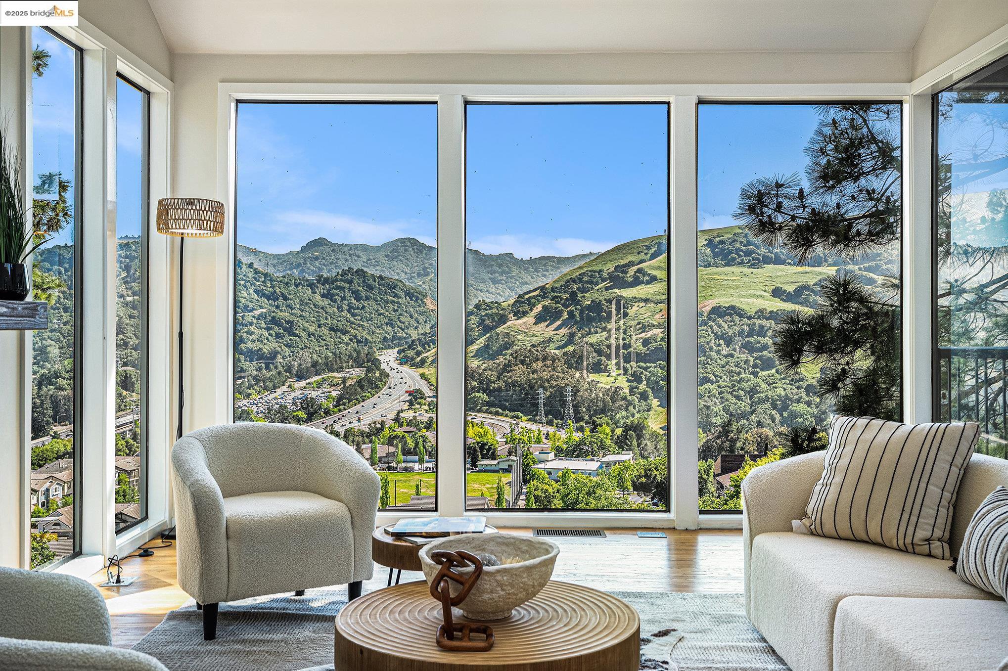 Detail Gallery Image 9 of 41 For 218 the Knoll, Orinda,  CA 94563 - 3 Beds | 3 Baths