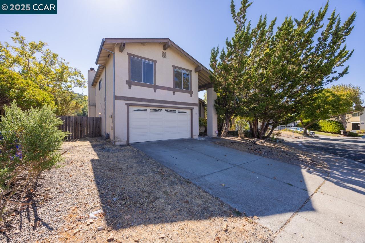 Detail Gallery Image 2 of 20 For 139 Thrush Ct, Hercules,  CA 94547 - 4 Beds | 2/1 Baths