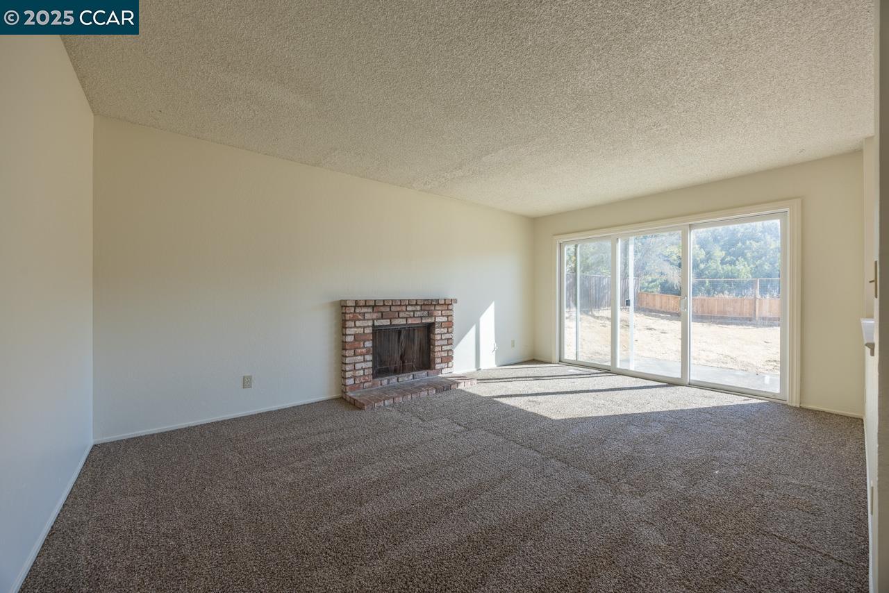 Detail Gallery Image 5 of 20 For 139 Thrush Ct, Hercules,  CA 94547 - 4 Beds | 2/1 Baths