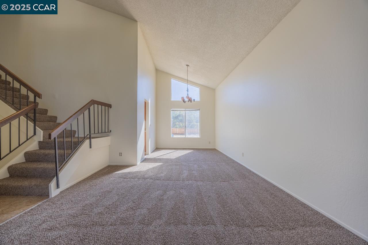 Detail Gallery Image 8 of 20 For 139 Thrush Ct, Hercules,  CA 94547 - 4 Beds | 2/1 Baths