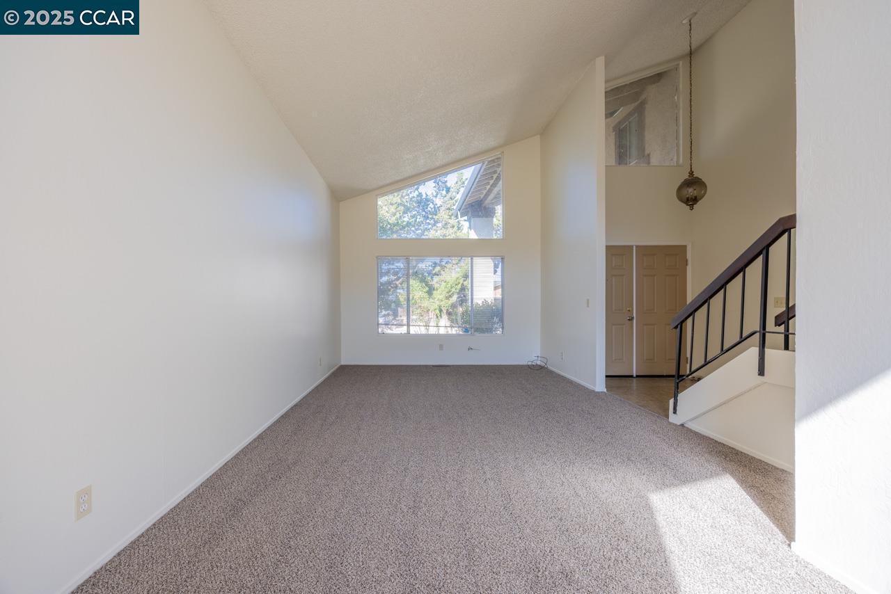 Detail Gallery Image 9 of 20 For 139 Thrush Ct, Hercules,  CA 94547 - 4 Beds | 2/1 Baths