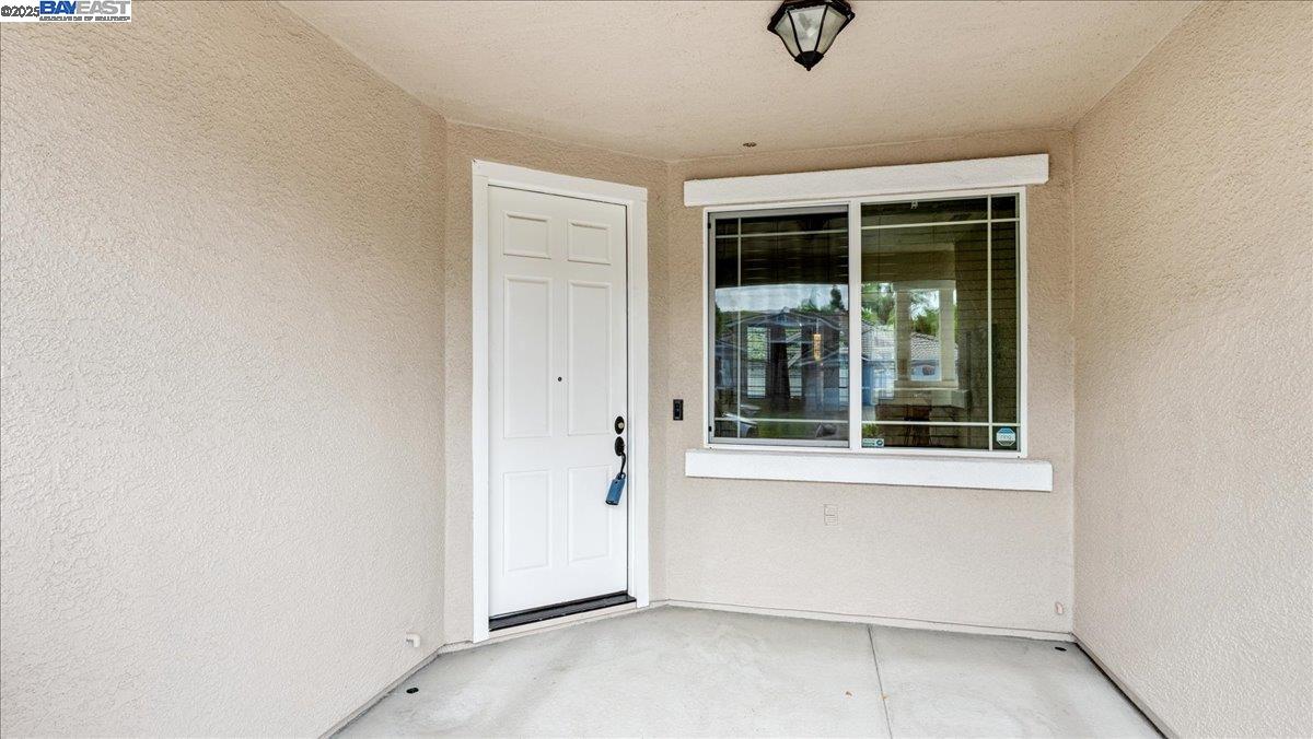 Detail Gallery Image 3 of 31 For 2133 Demetrius Way, Roseville,  CA 95661 - 4 Beds | 3 Baths
