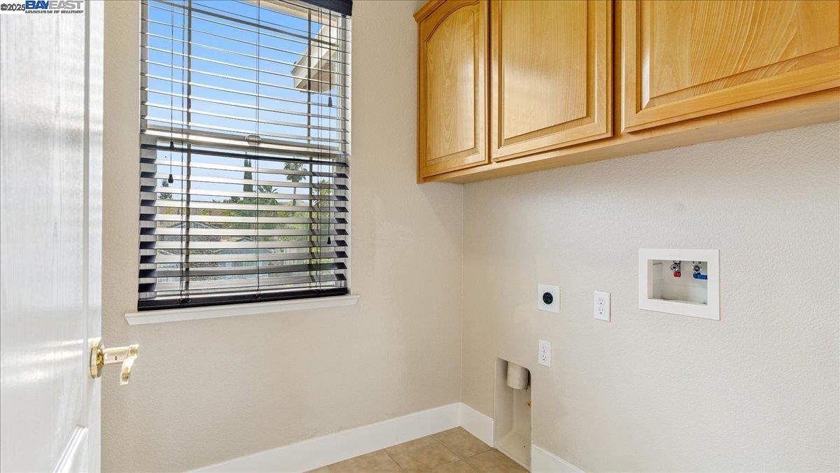 Detail Gallery Image 30 of 31 For 2133 Demetrius Way, Roseville,  CA 95661 - 4 Beds | 3 Baths