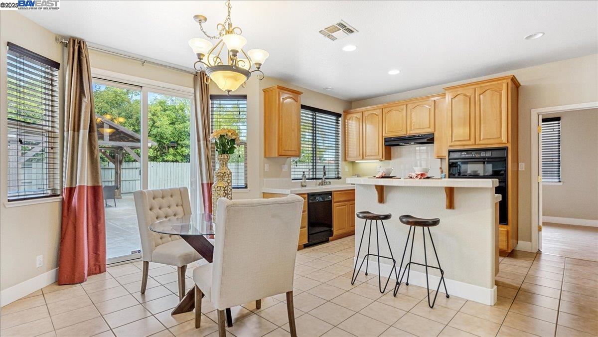 Detail Gallery Image 8 of 31 For 2133 Demetrius Way, Roseville,  CA 95661 - 4 Beds | 3 Baths